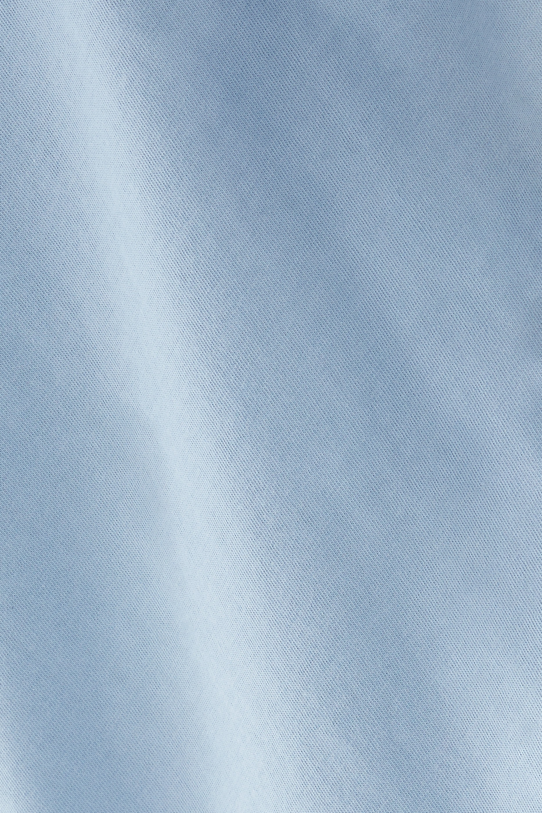 تيشيرت بأكمام قصيرة