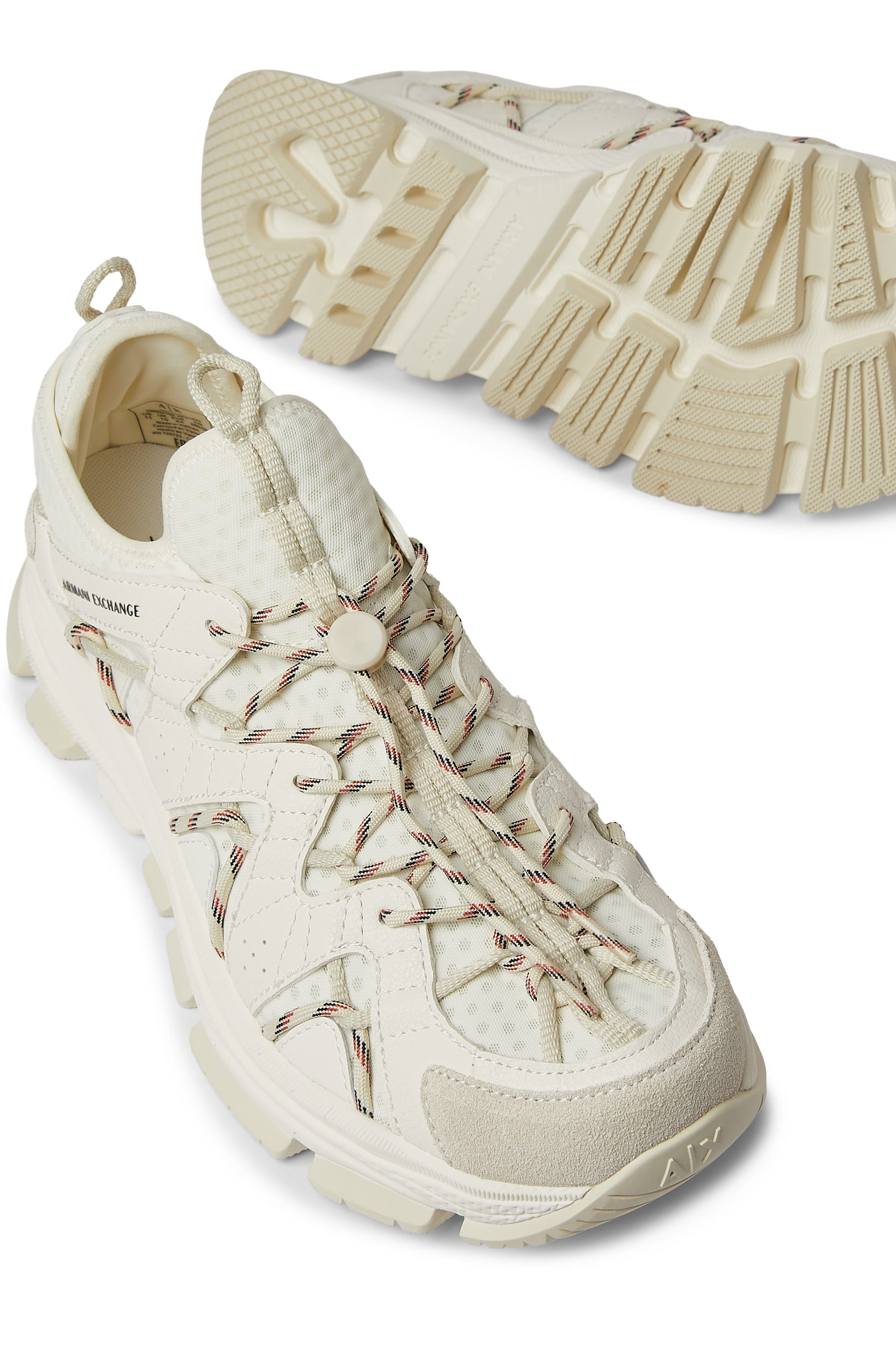 سنيكرز بشعار الماركة قماش معالج