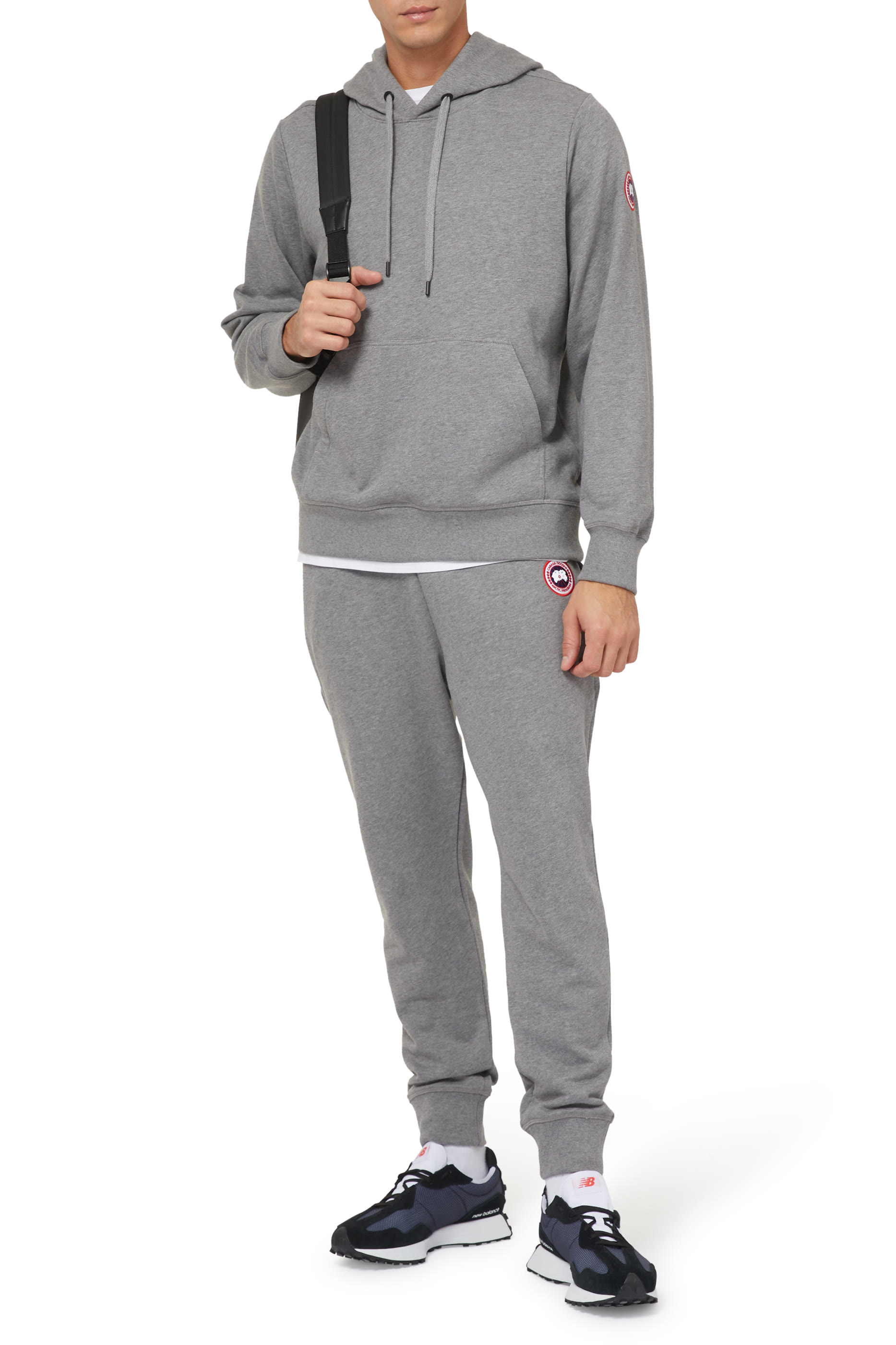 كنزة بغطاء رأس بلون سادة