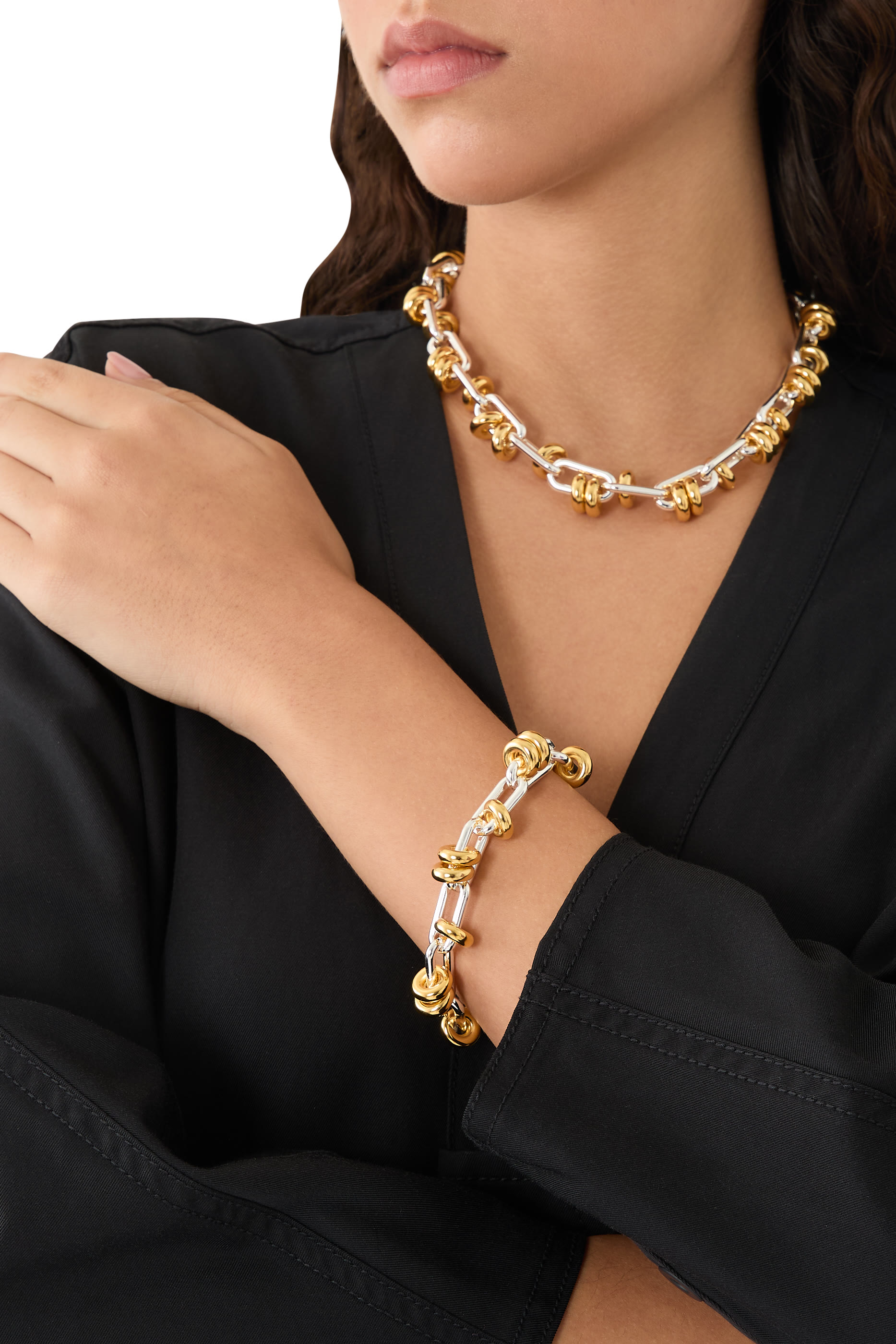 سوار بعقد ولونين