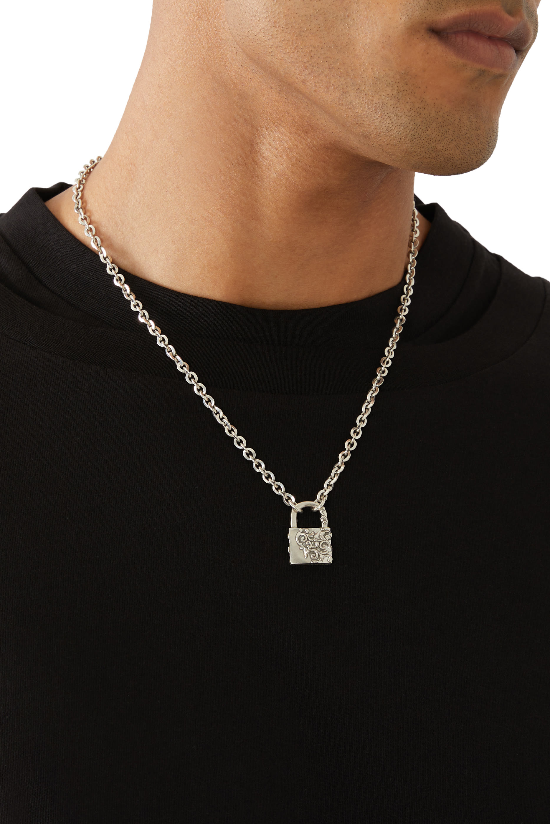 قلادة ارابيسك بدلاية كبيرة بتصميم قفل، فضة إسترلينية