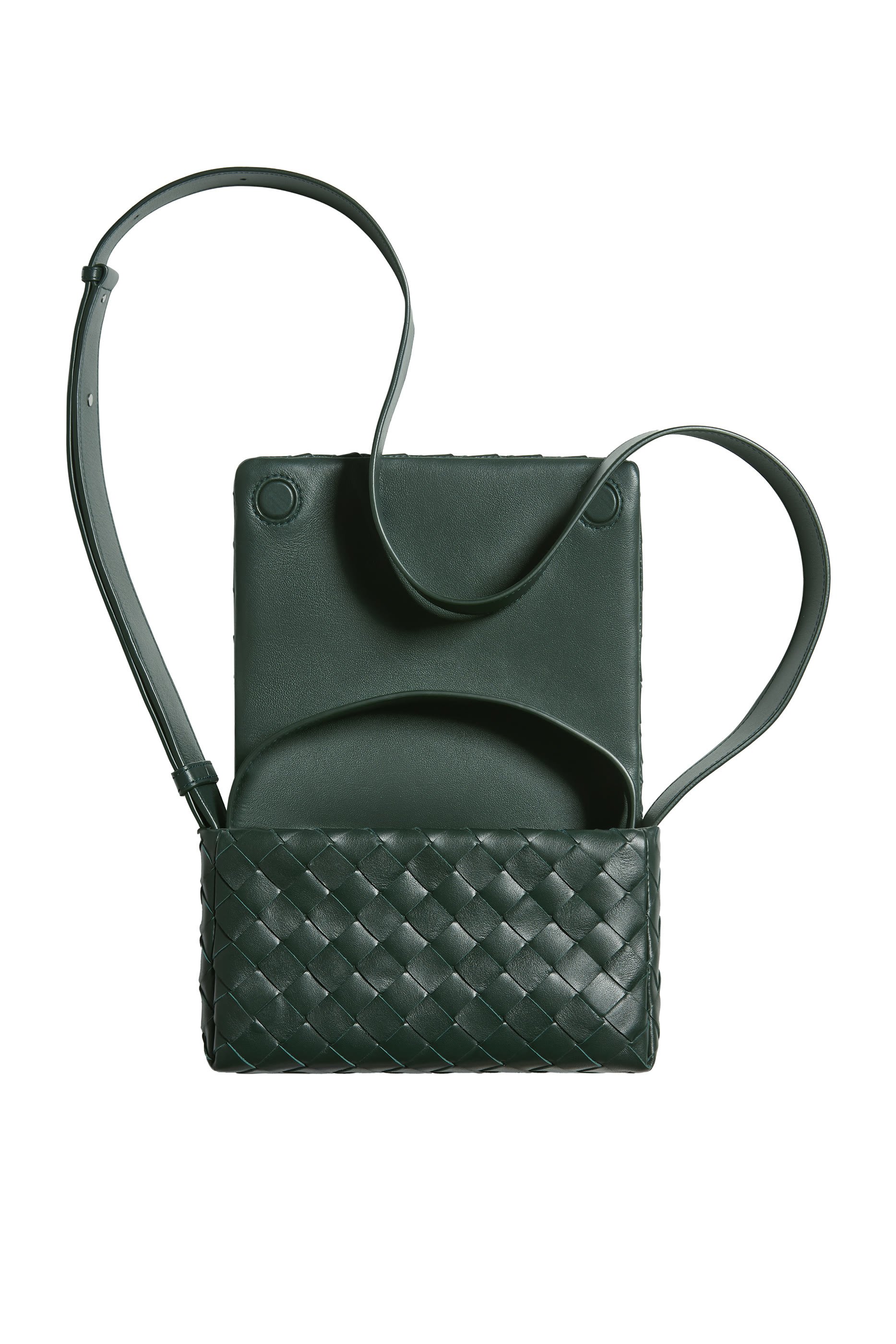 حقيبة صغيرة بغطاء قلاب بتصميم مجدول