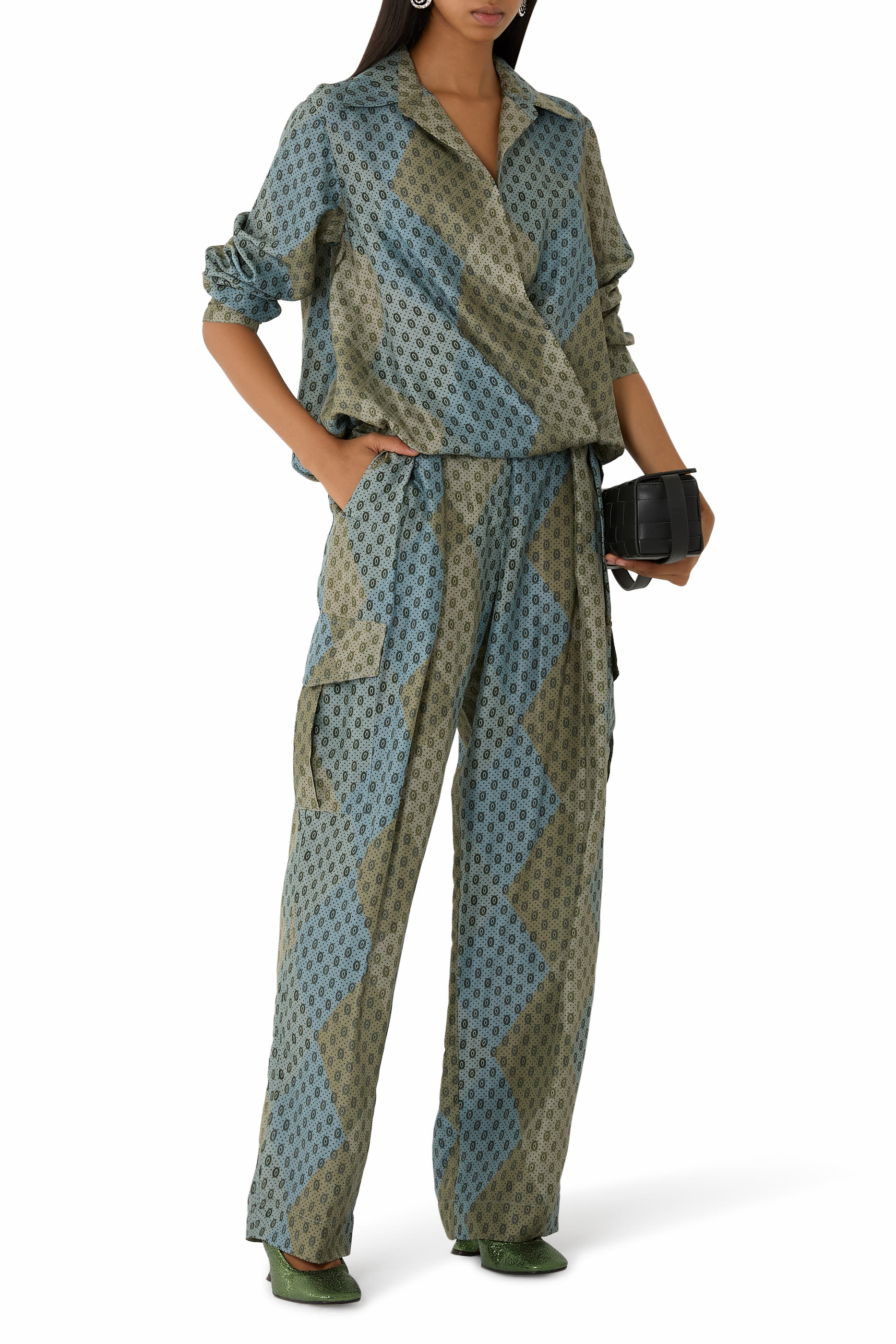 بنطال كارغو مزين بنقشة أرغايل حرير