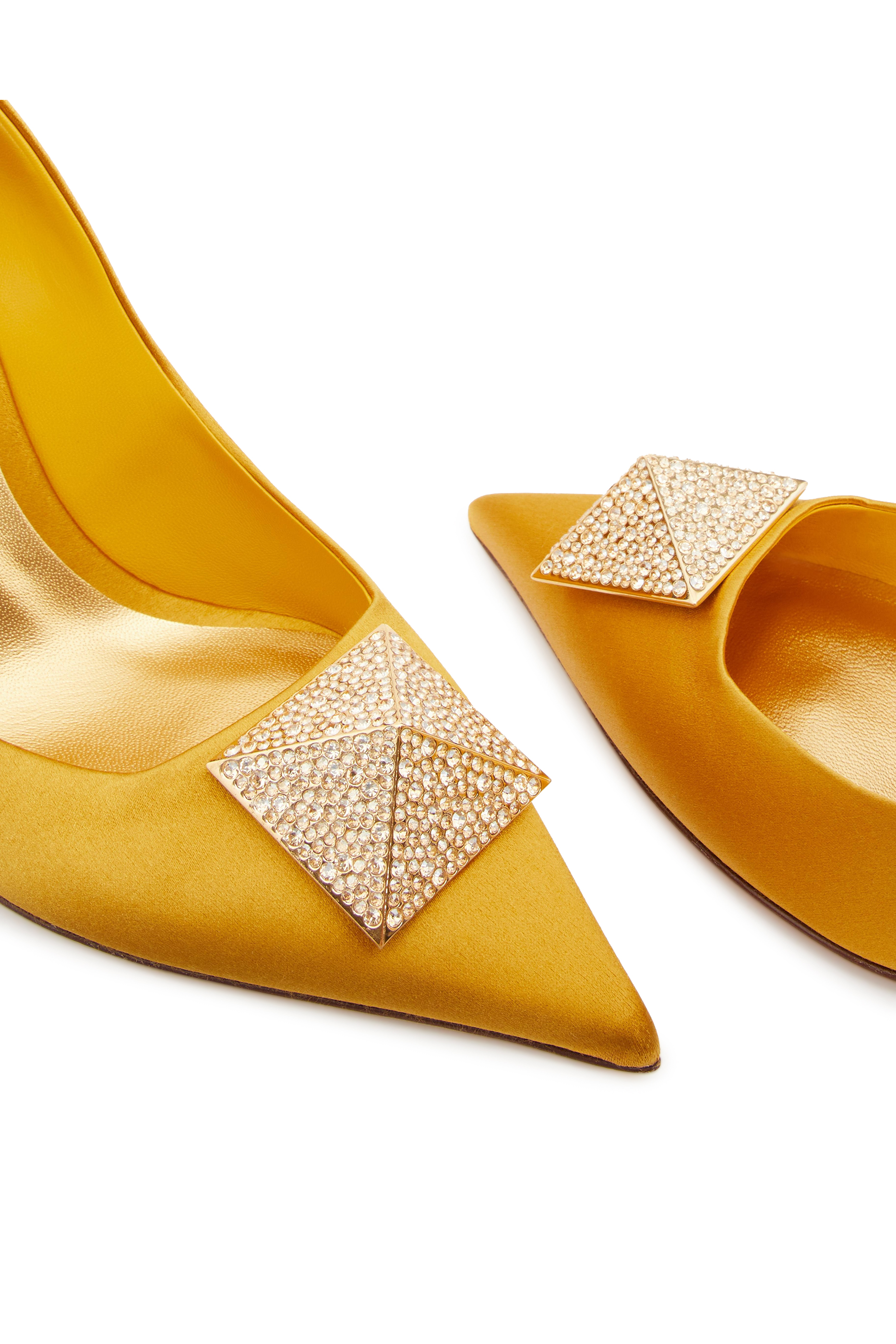 حذاء كلاسيك فالنتينو غارافاني 100 ستان مرصع بحلية هرمية