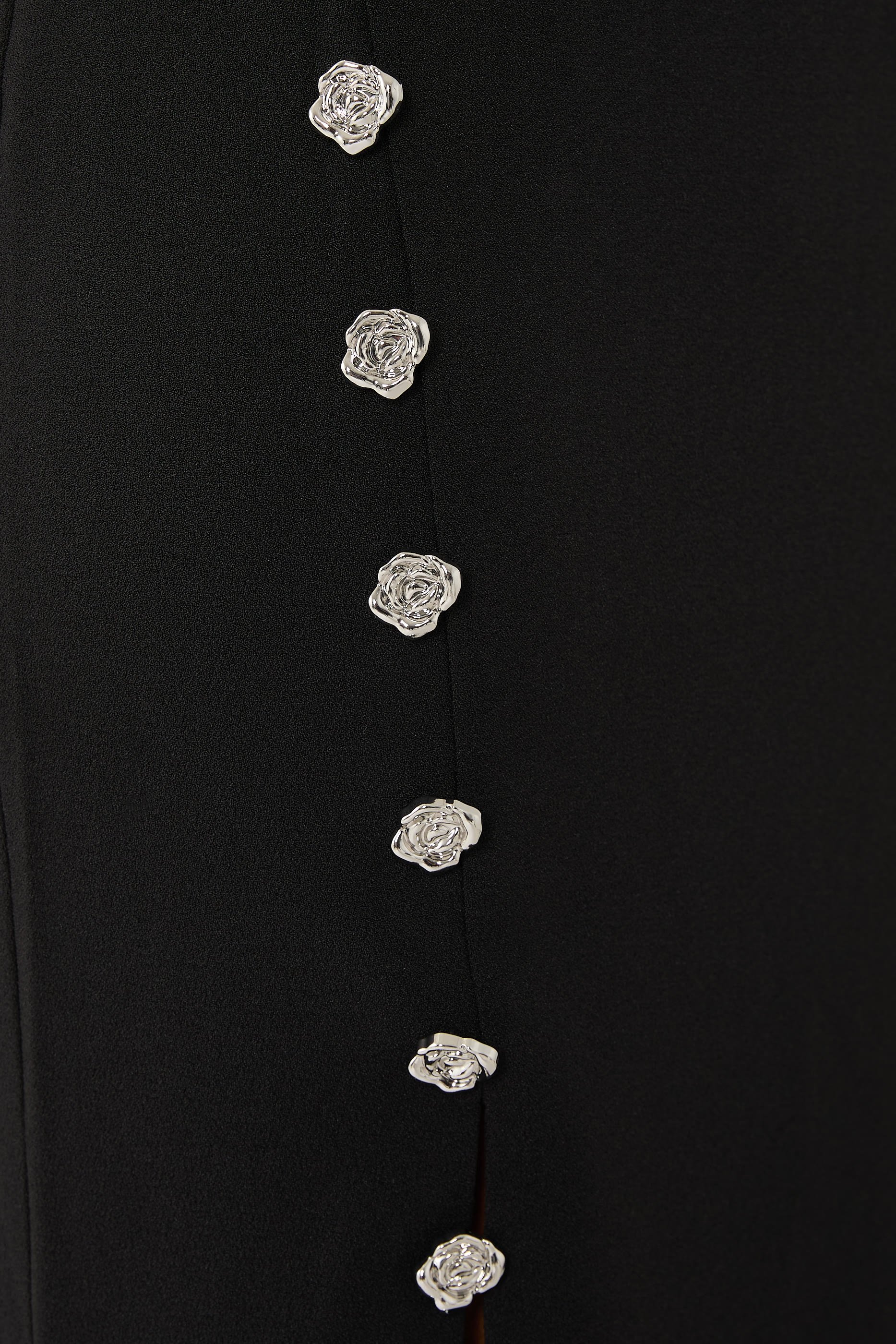 فستان بأزرار كريب