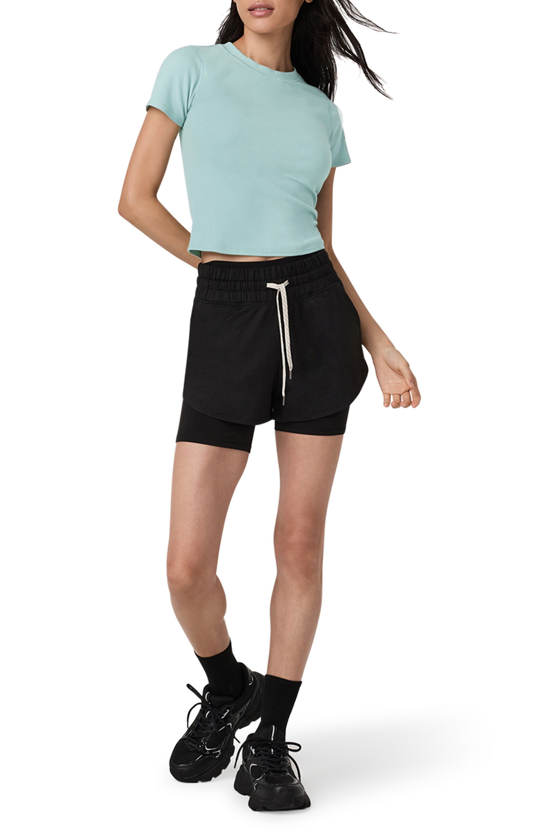 تيشيرت بوز بقصة ضيقة