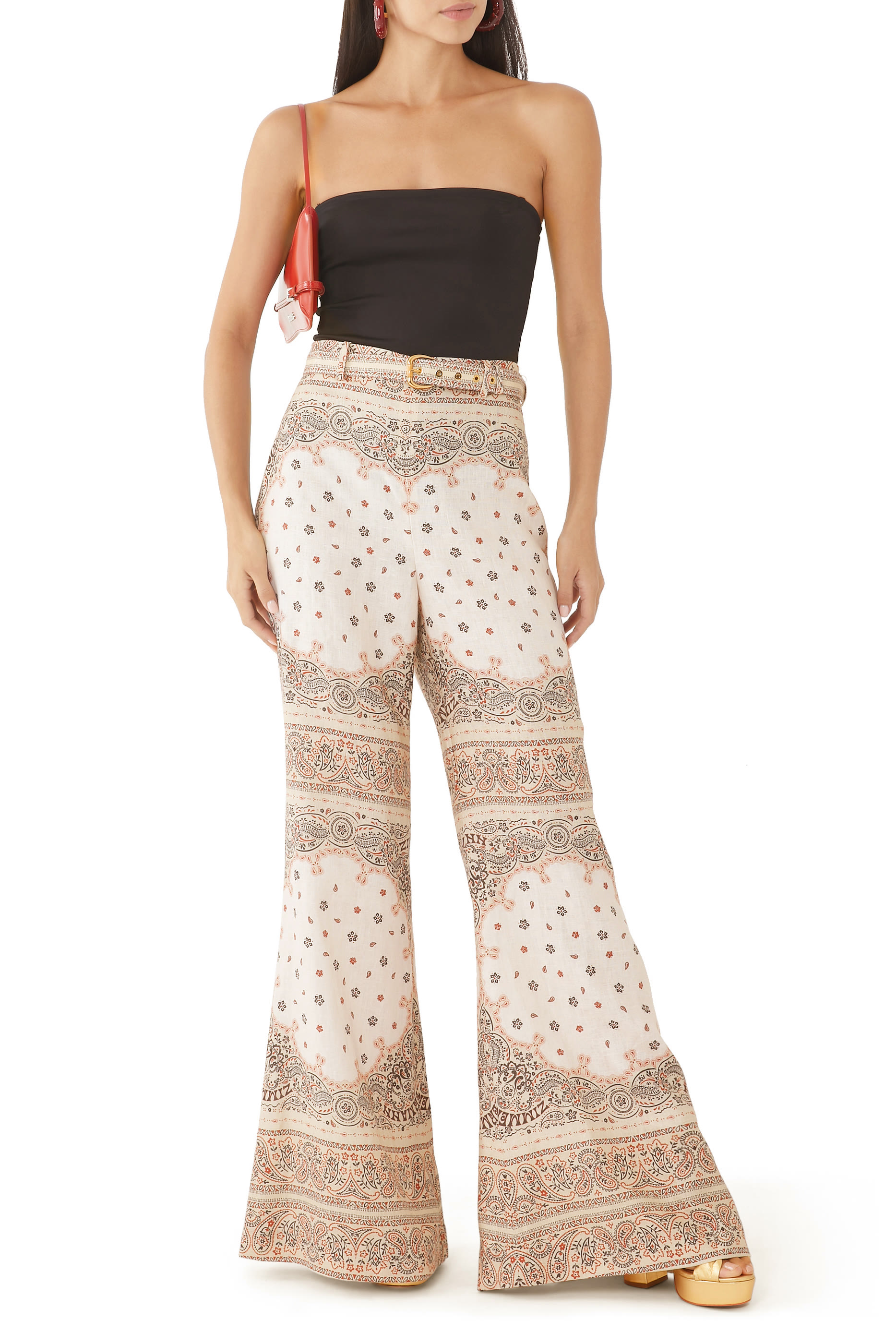 بنطال بقصة ساق واسعة