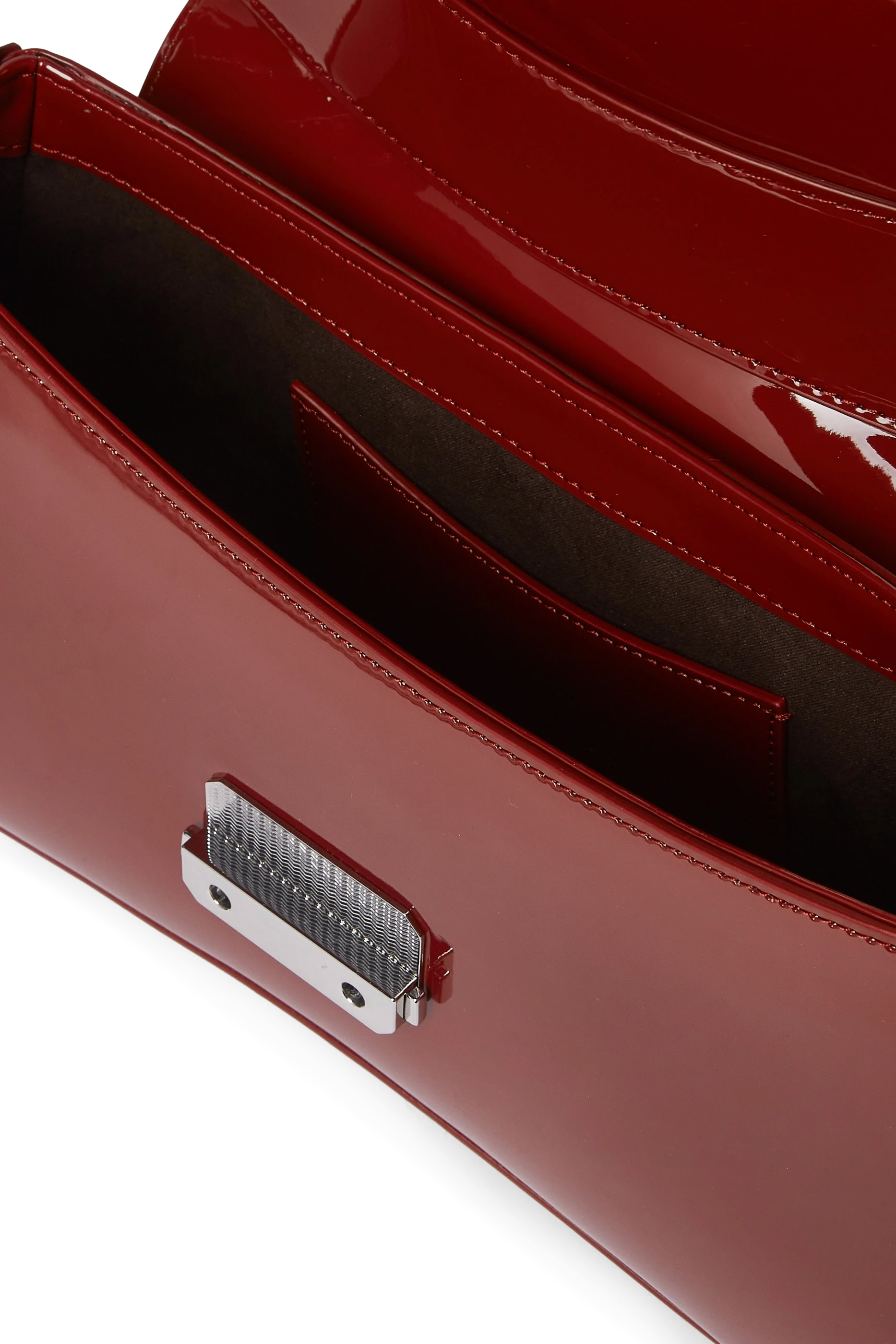 حقيبة كتف بلمسة لامعة