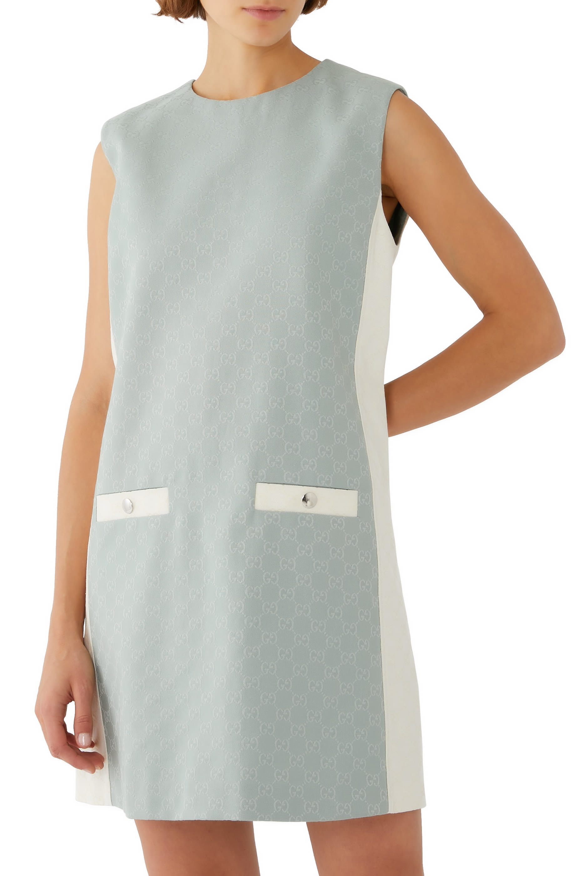 فستان قصير بلا أكمام بنقشة حرفي شعار الماركة قنب