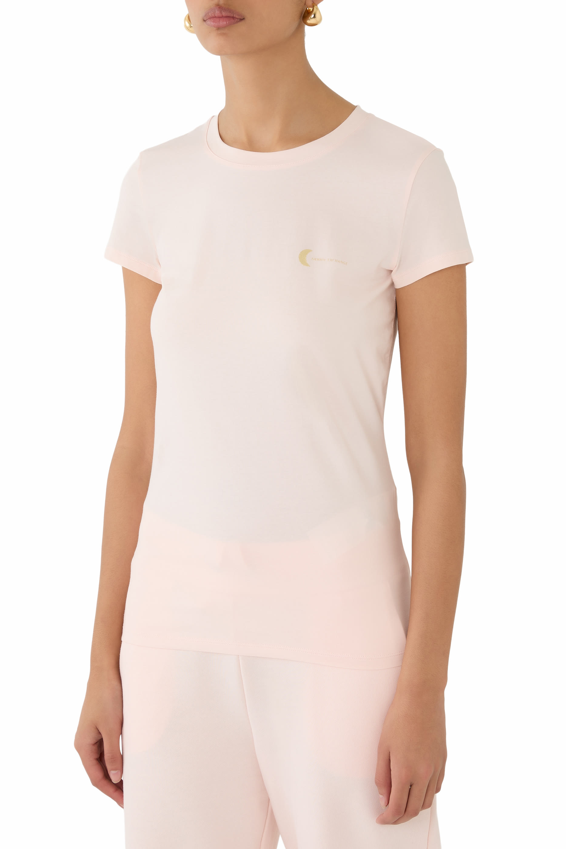 تيشيرت بقصة ضيقة وشعار الماركة بإصدار لرمضان