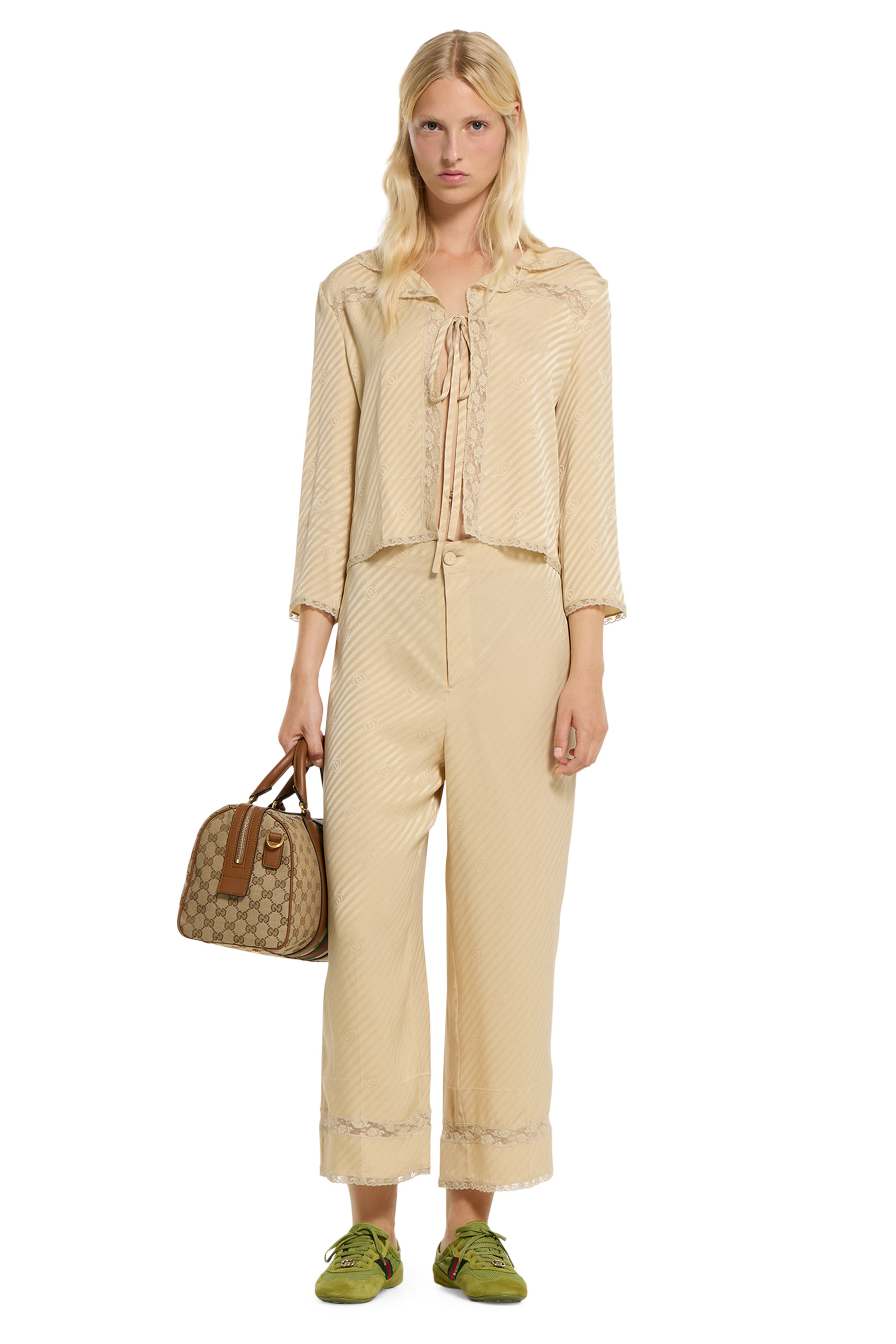 سنيكرز شيفت