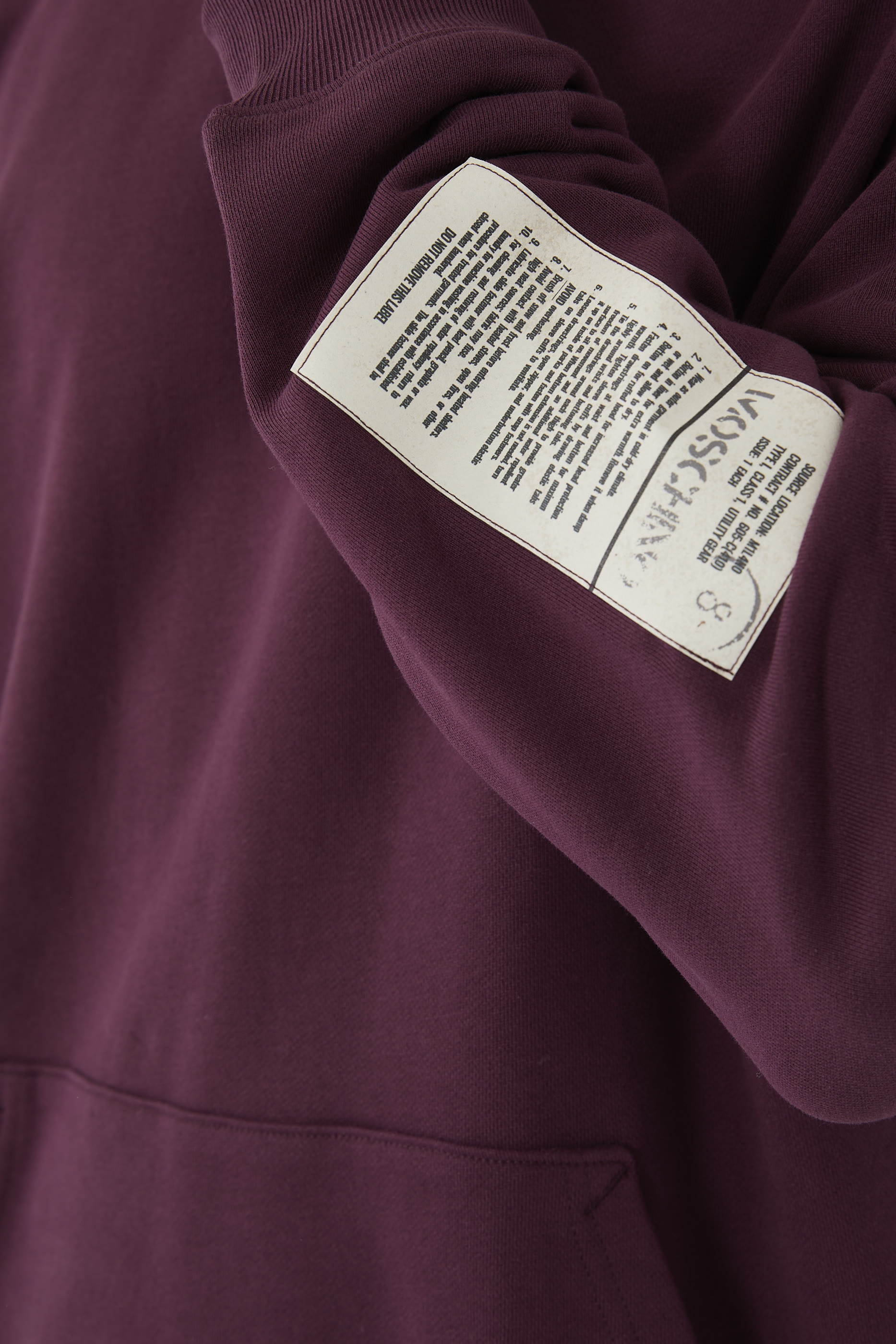 سويت شيرت بشعار الماركة بتصميم عسكري