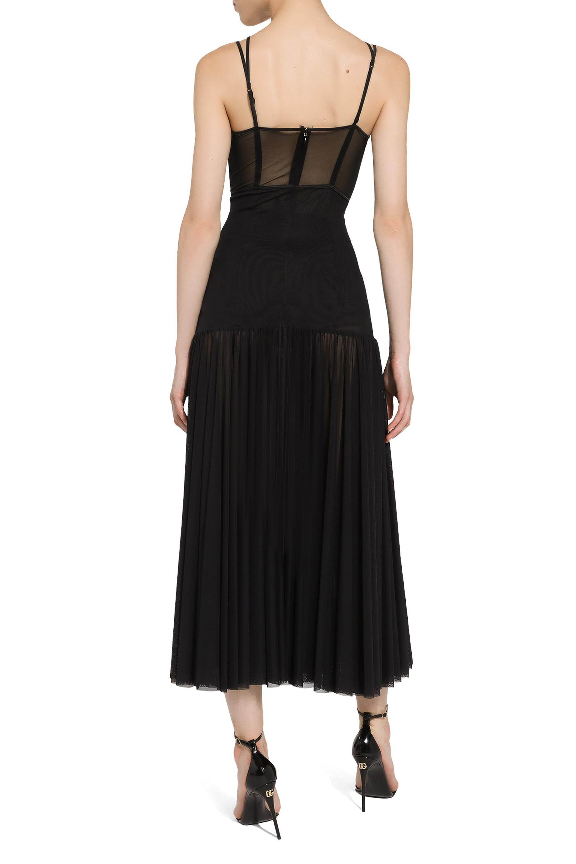 فستان متوسط الطول بشعار الماركة وجماليات الملابس الداخلية تول