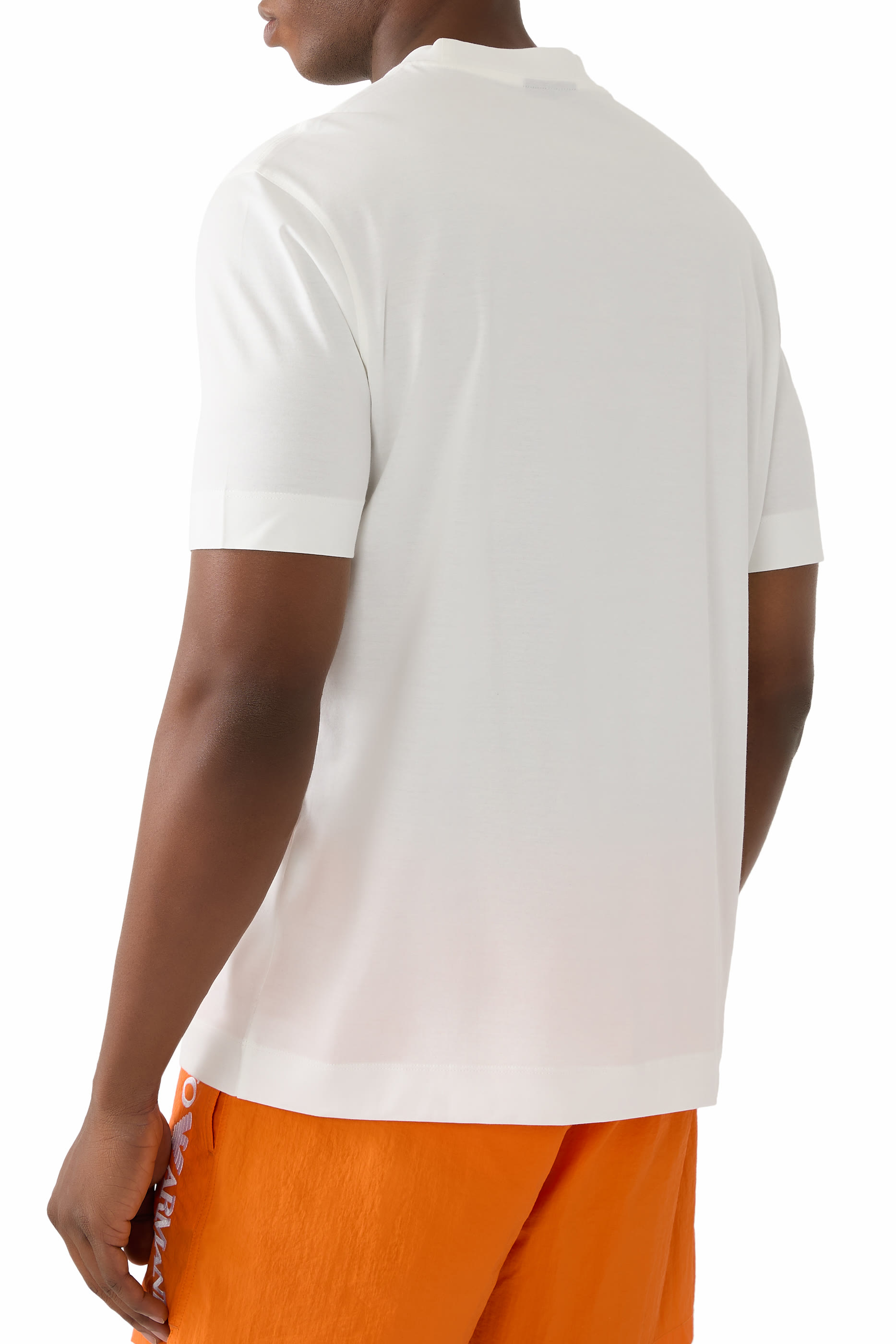 تيشيرت بأكمام قصيرة