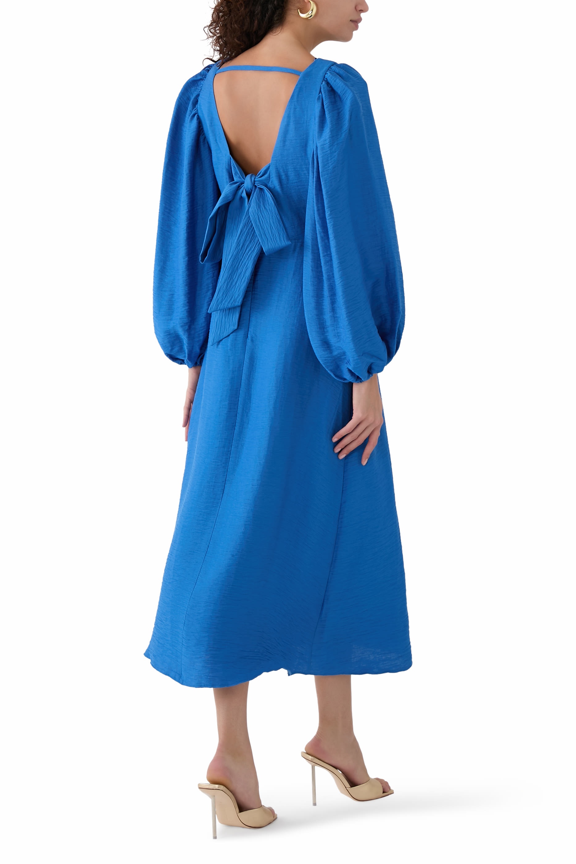 فستان زيندايا متوسط الطول بأكمام منفوخة