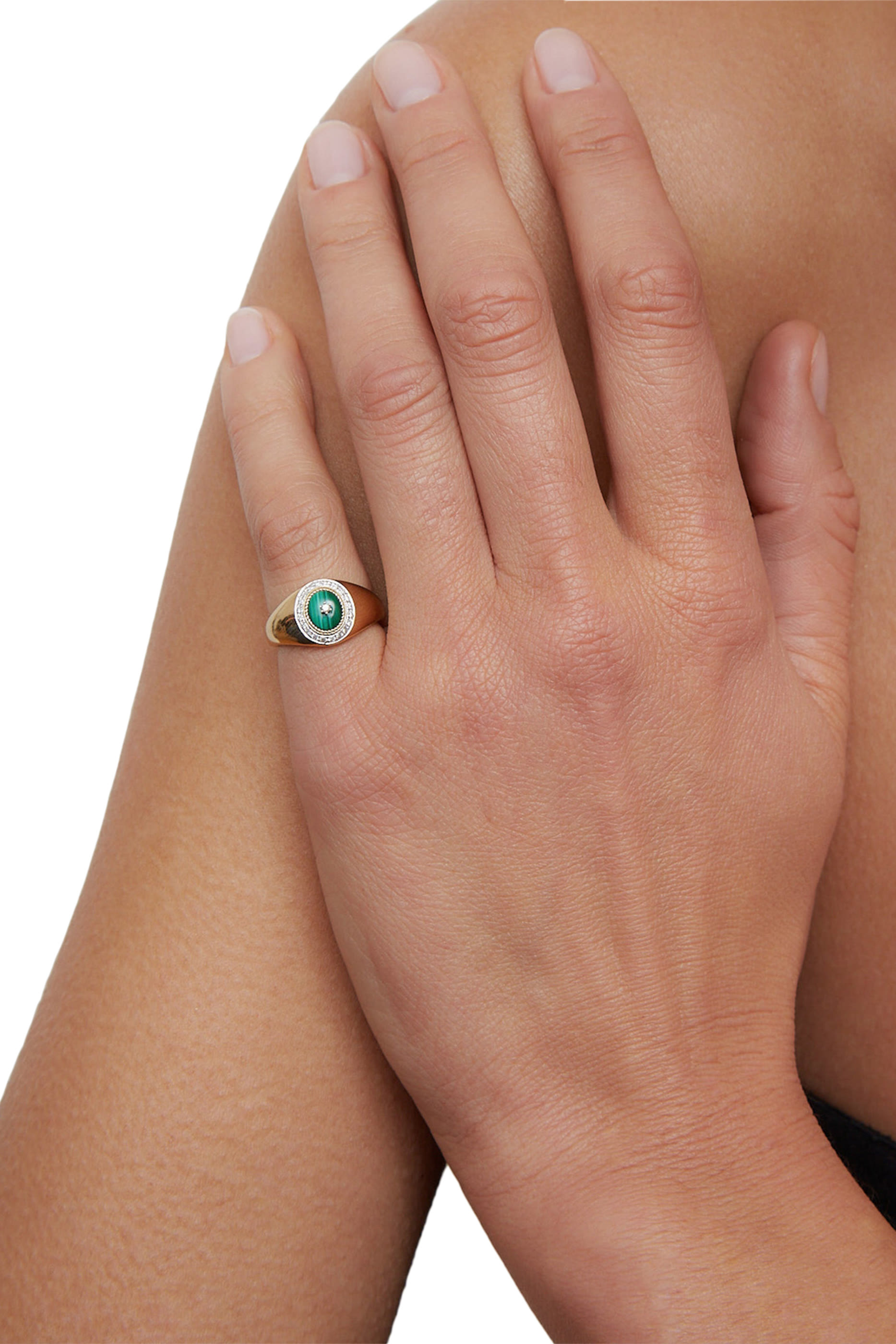 خاتم خنصر بومبادور صغير مرصع بالملاكيت والماس ذهب أصفر عيار 18