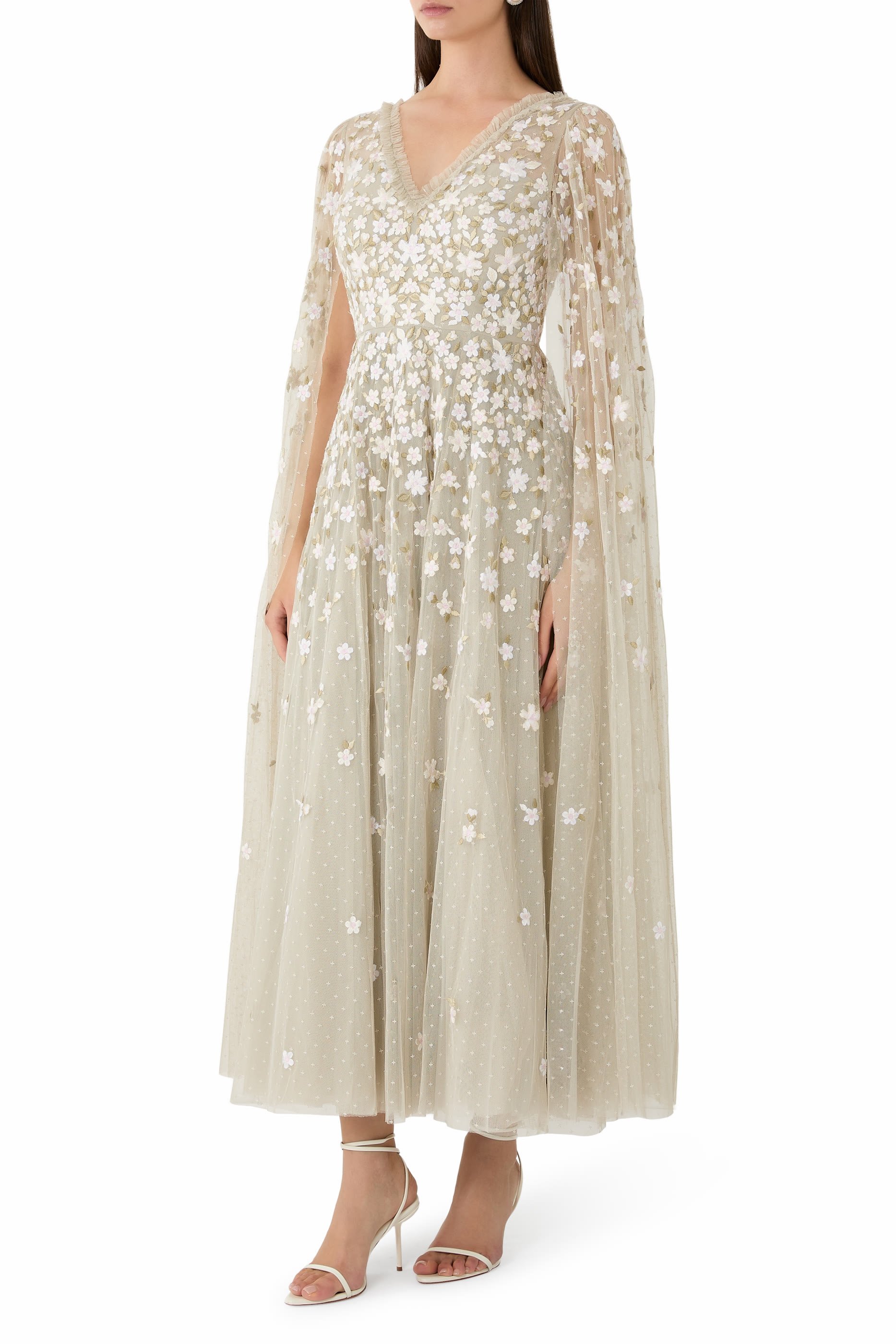 فستان سهرة كاميليا ديتسي بقصة بطول الكاحل وكاب