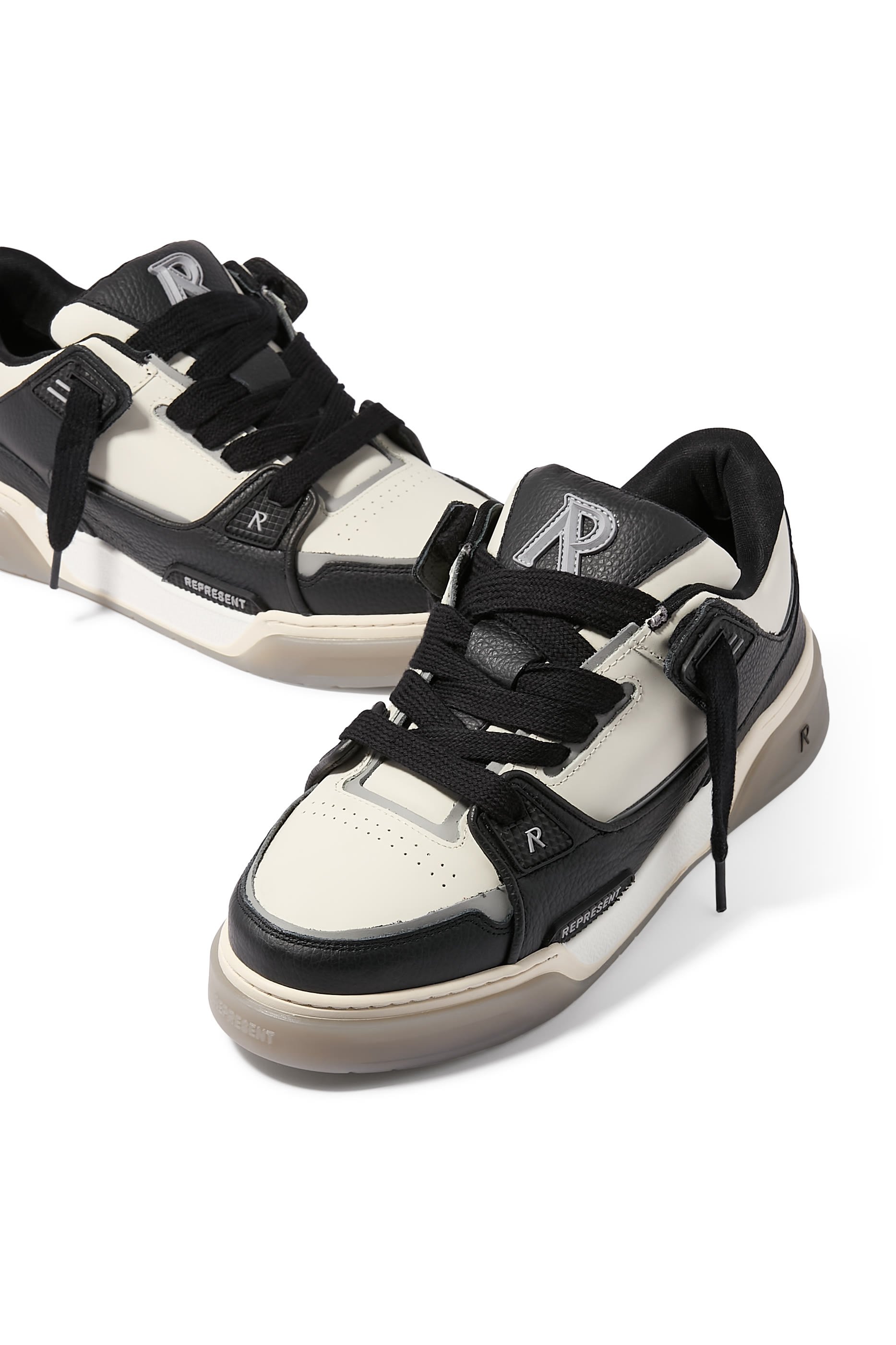 سنيكرز ستوديو