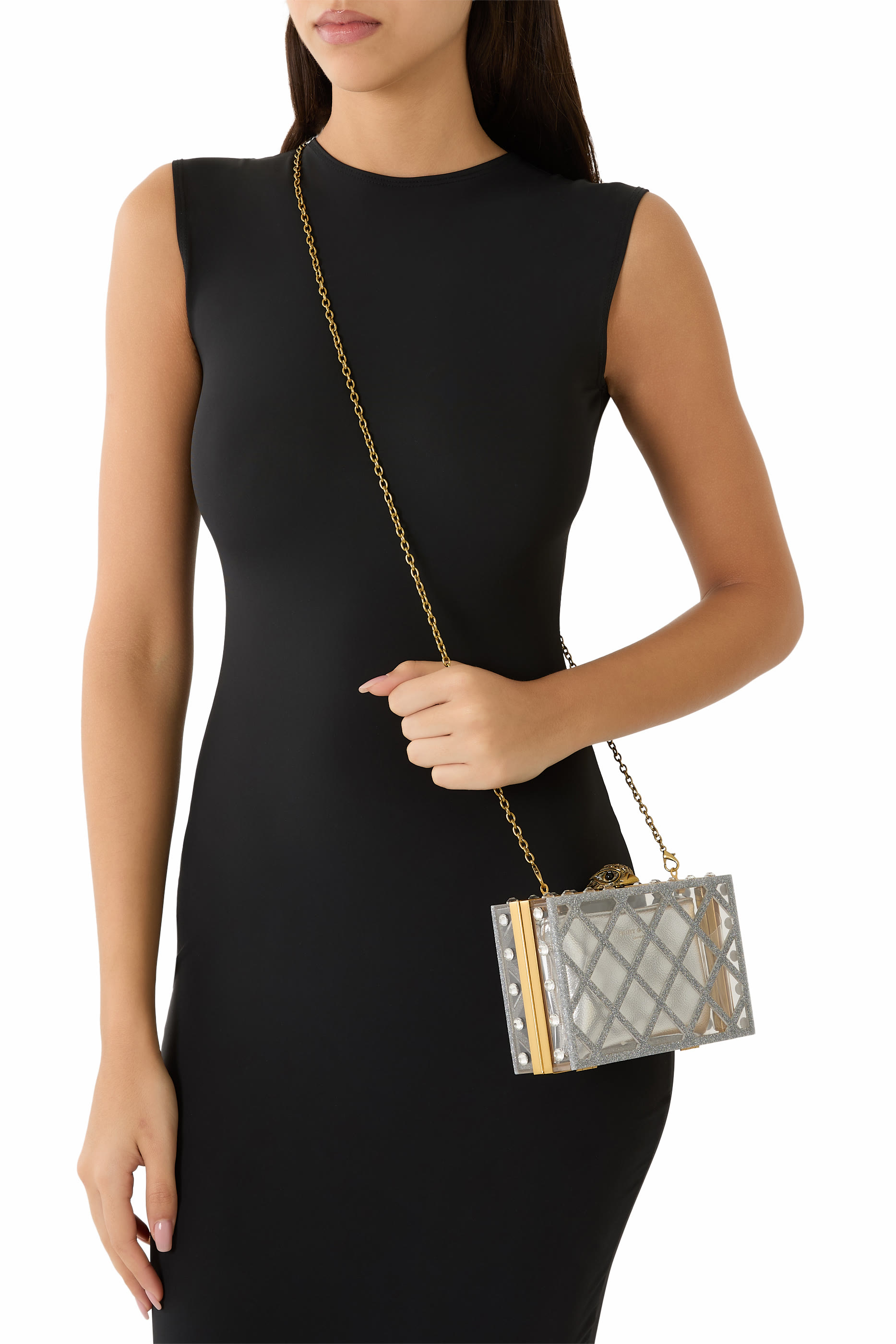 كلاتش بتصميم مربع بتفاصيل مبطنة وكريستال