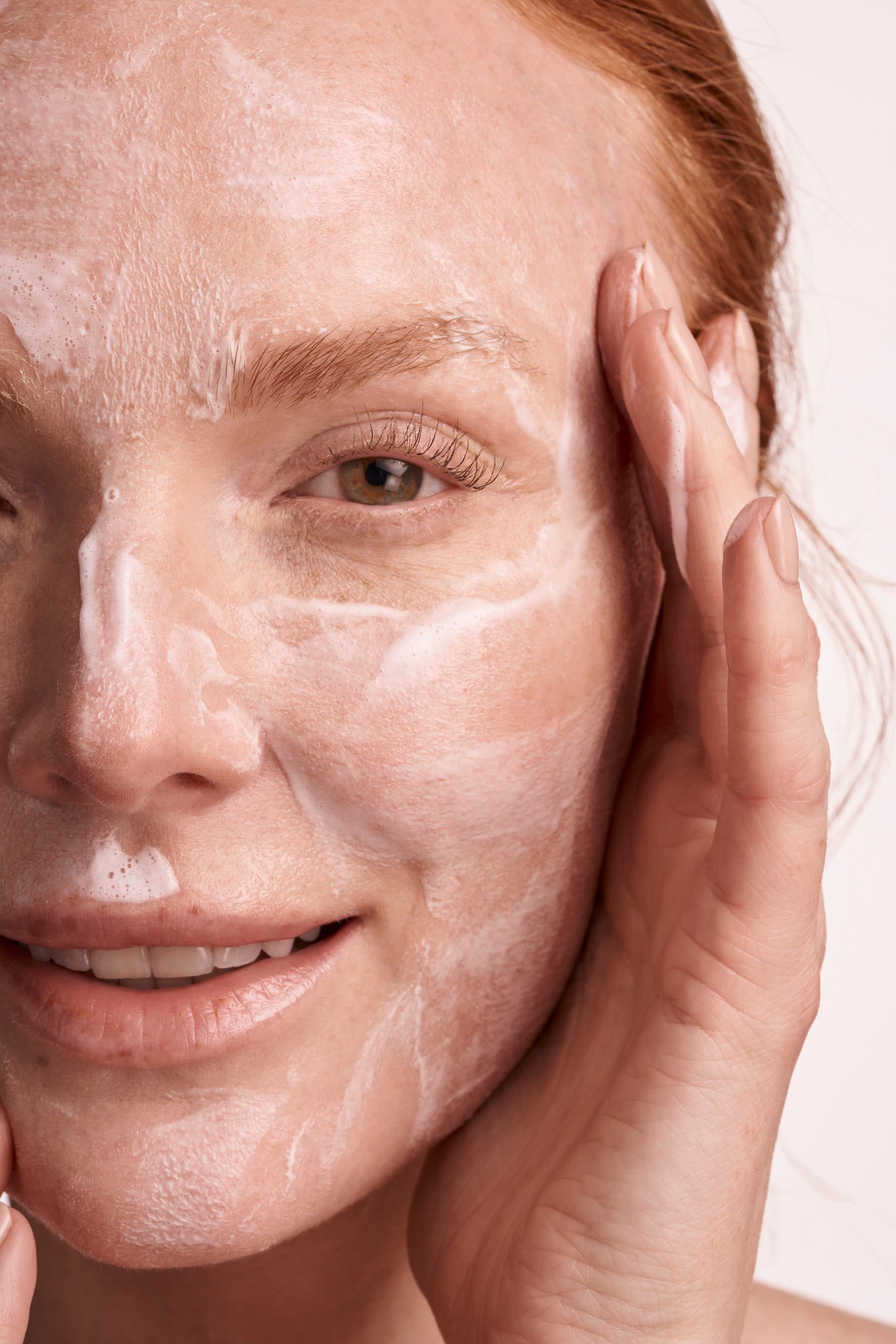 غسول رغوي لتنظيف البشرة