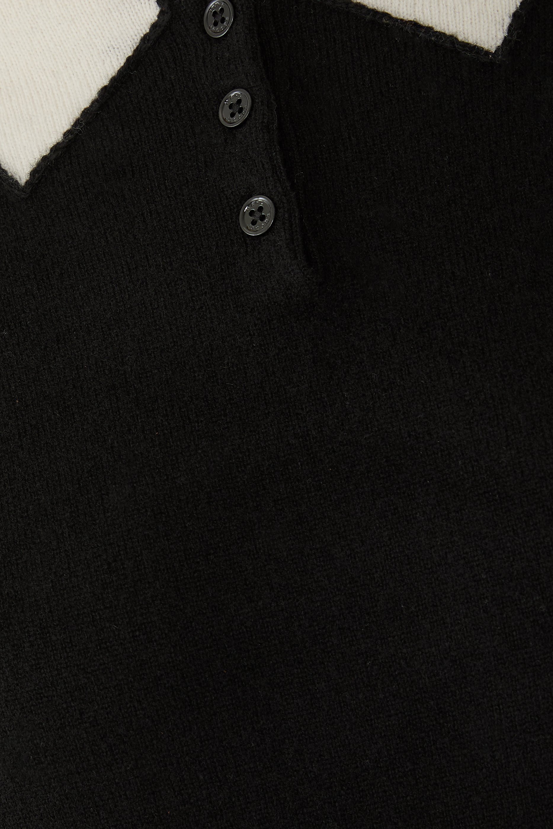 قميص بولو منسوج بتصميم خداع بصري