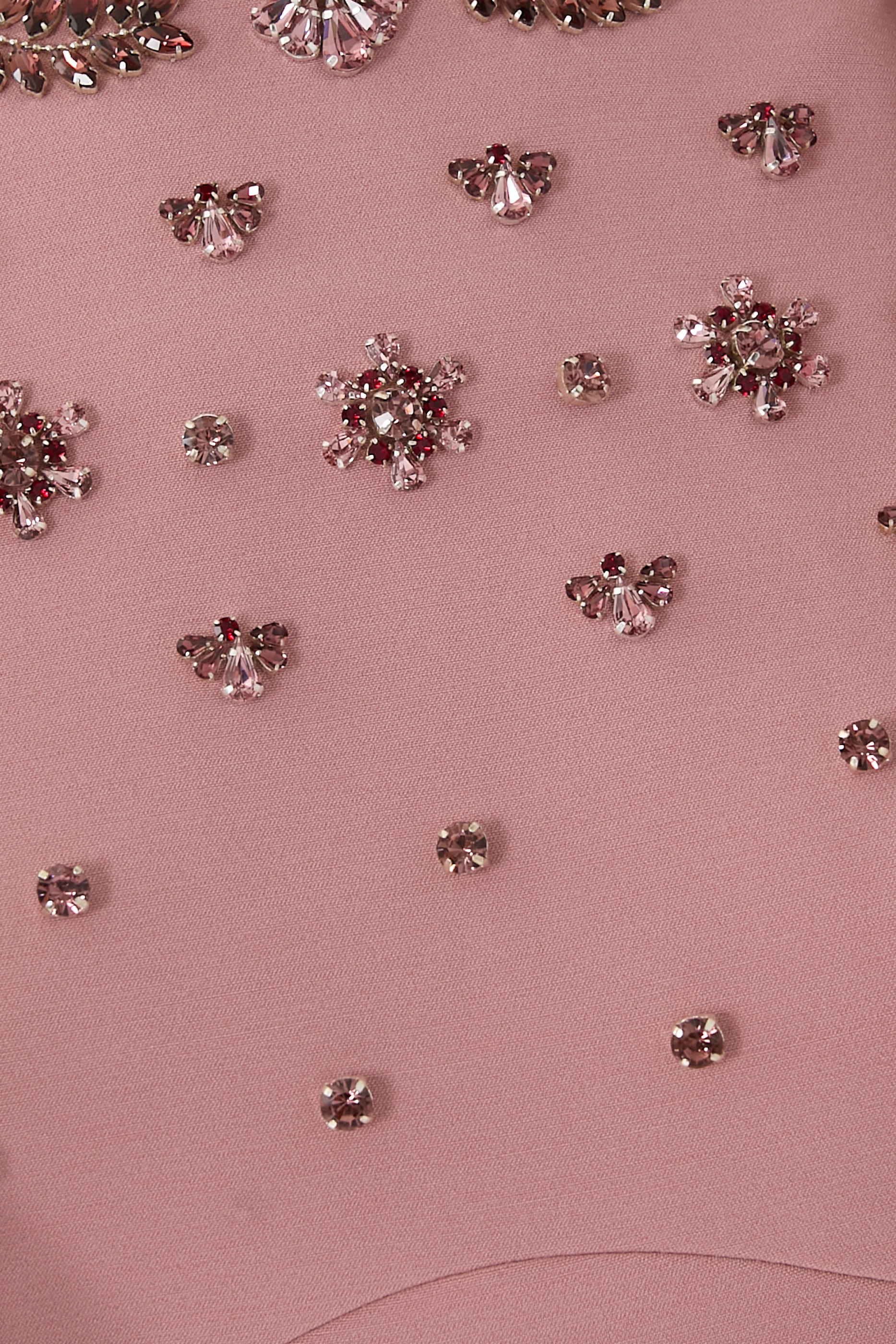 فستان سهرة مارجريت مطرز بكاب