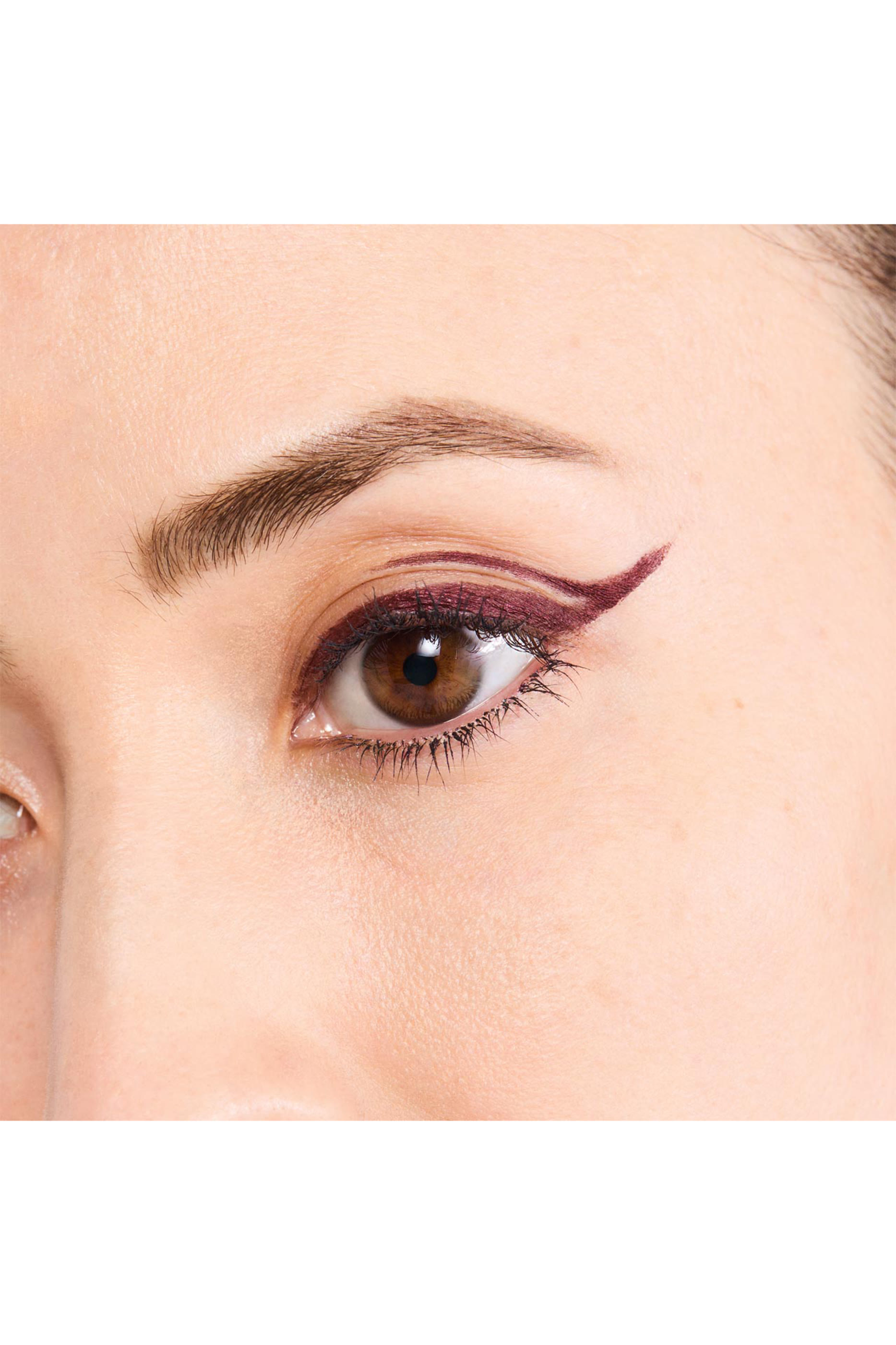 قلم تحديد عيون جل هاي إمباكت