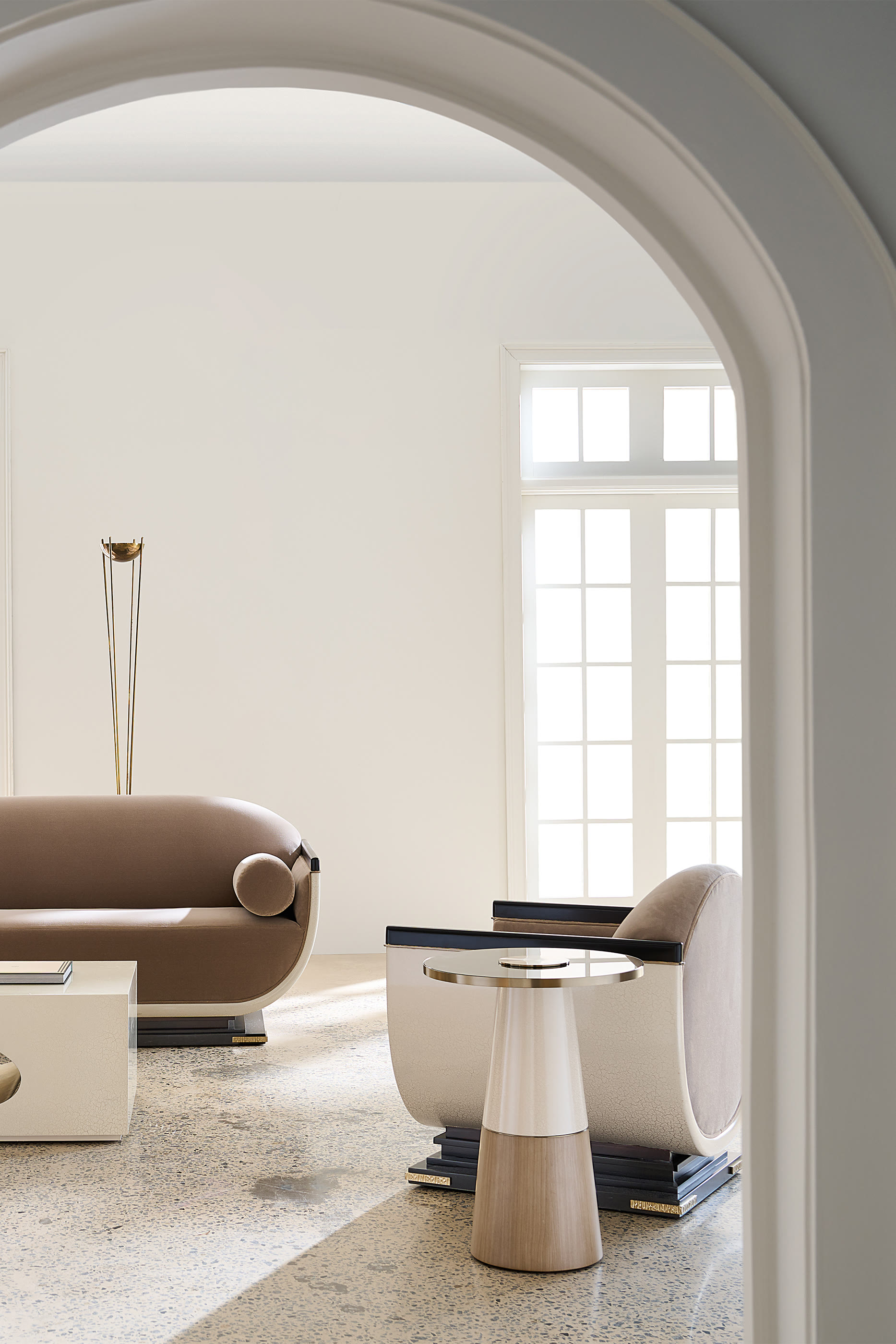 طاولة جانبية أبرتور