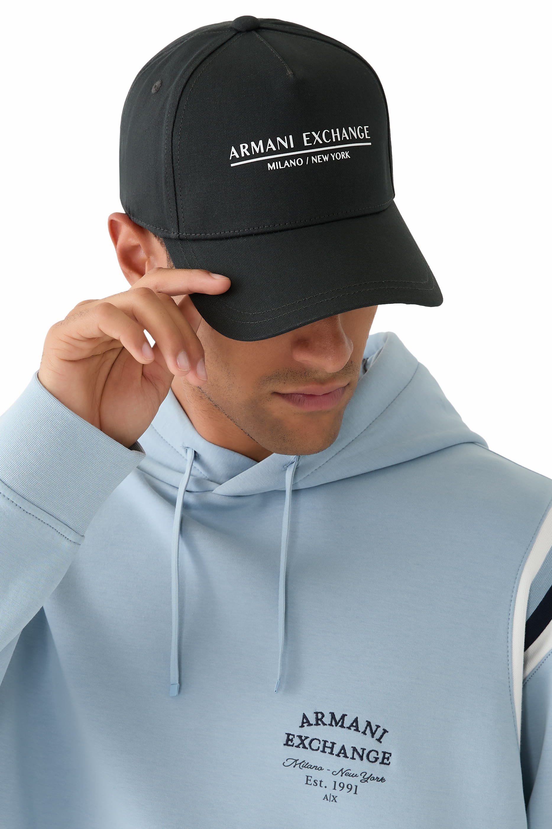 كاب بشعار الماركة