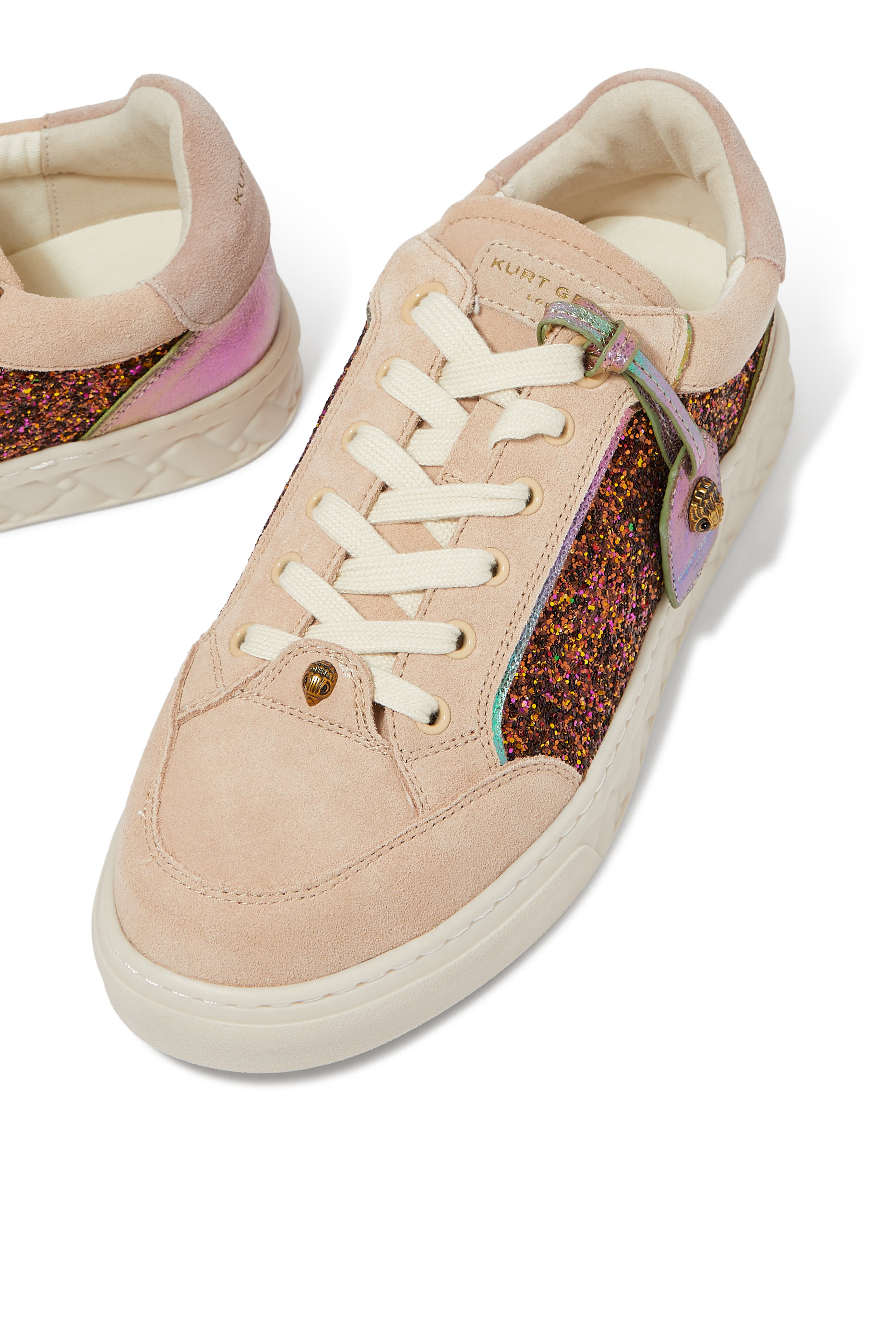 سنيكرز كنسينغتون كابسول بتصميم رفيع