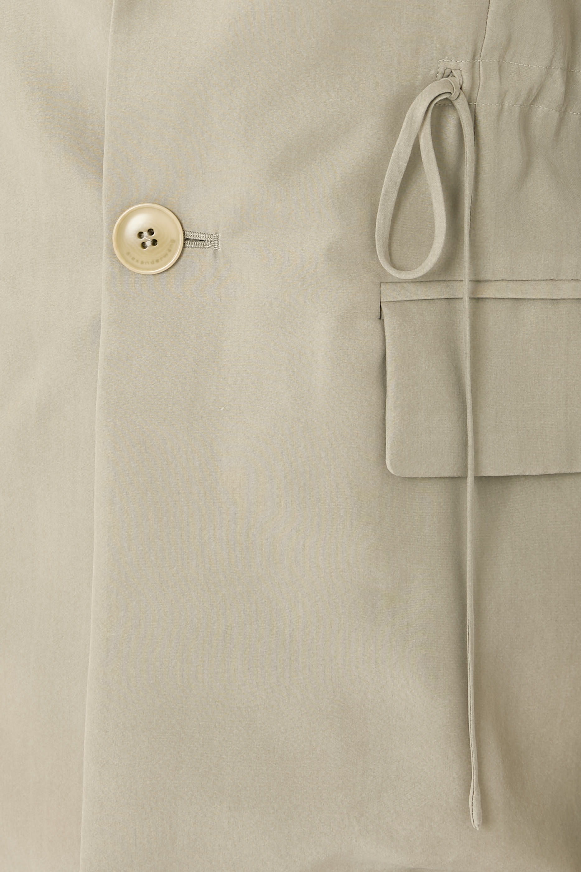 بليزر بتفاصيل رباط