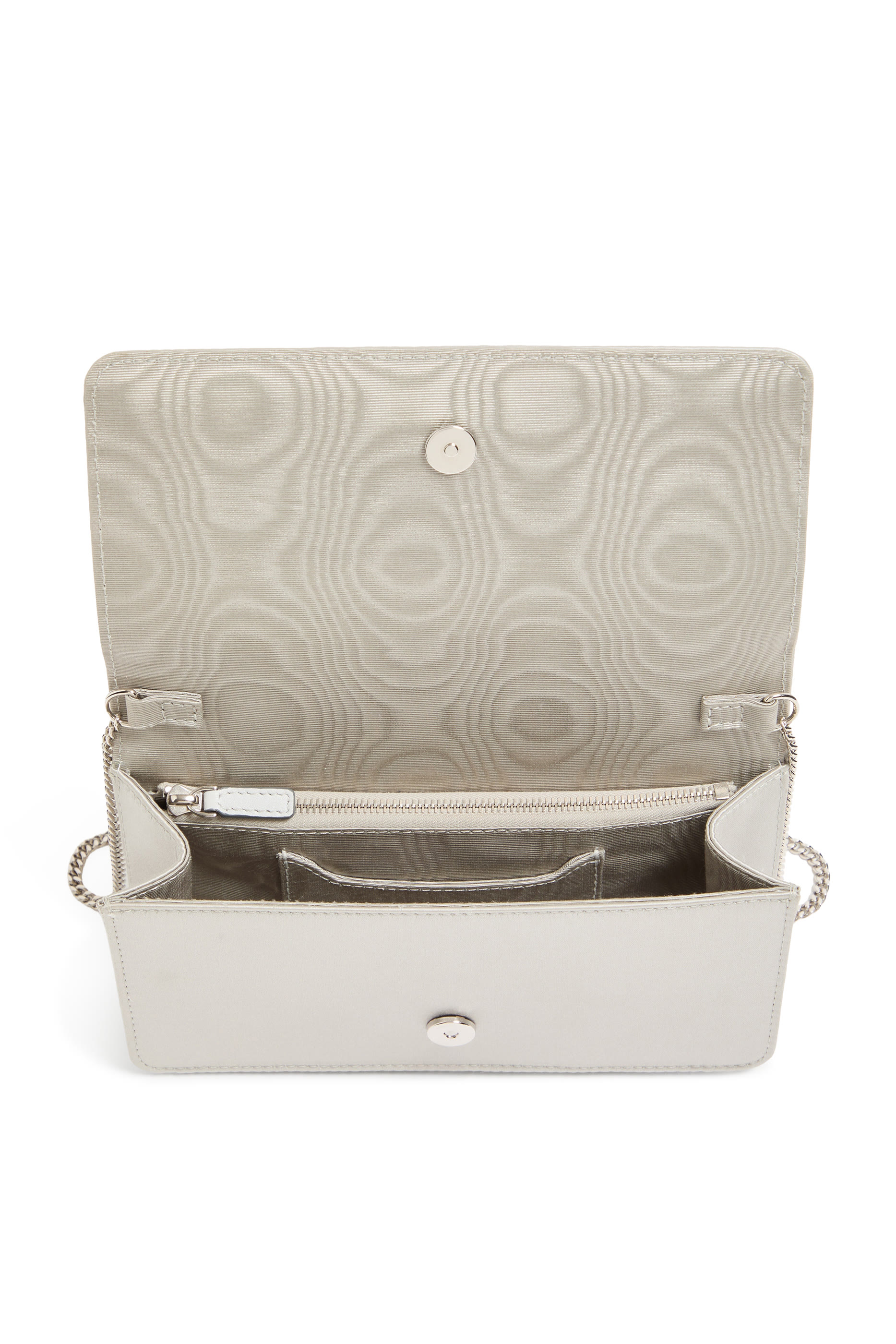 حقيبة كروس بودي صغيرة بحلية شعار الماركة وتفاصيل براقة