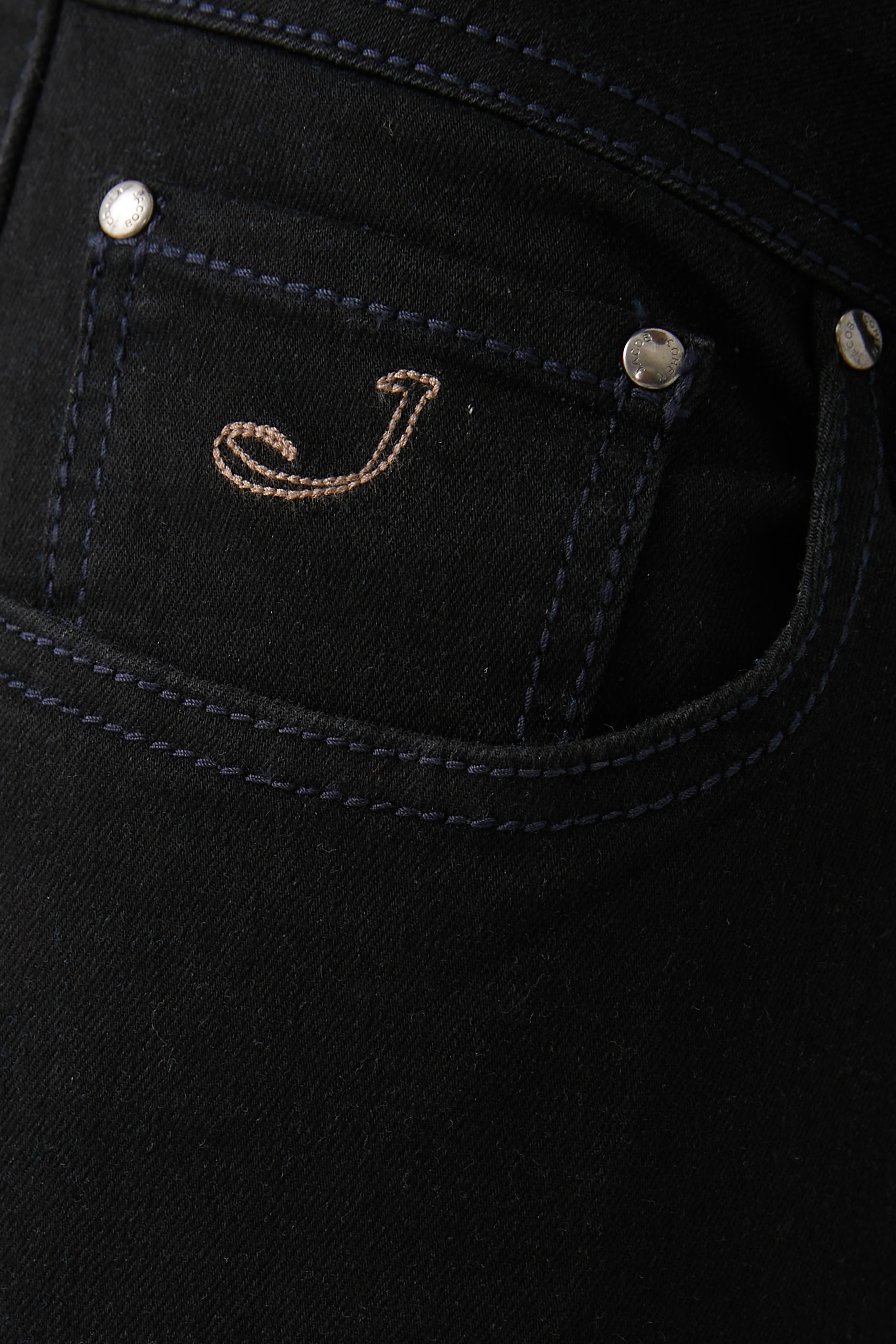 بنطال جينز نايك بقصة سليم