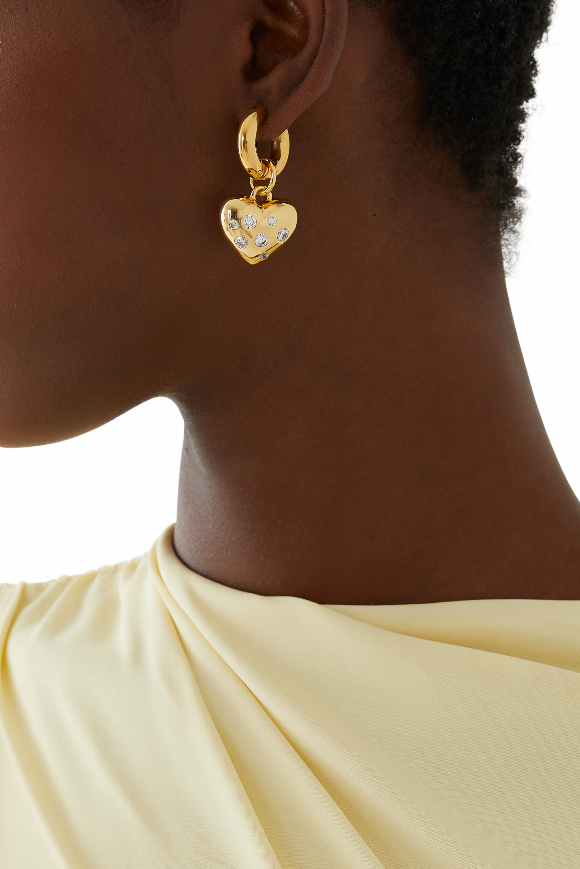 أقراط بحلية قلب باللؤلؤ والكريستال، نحاس مطلي بذهب عيار 24