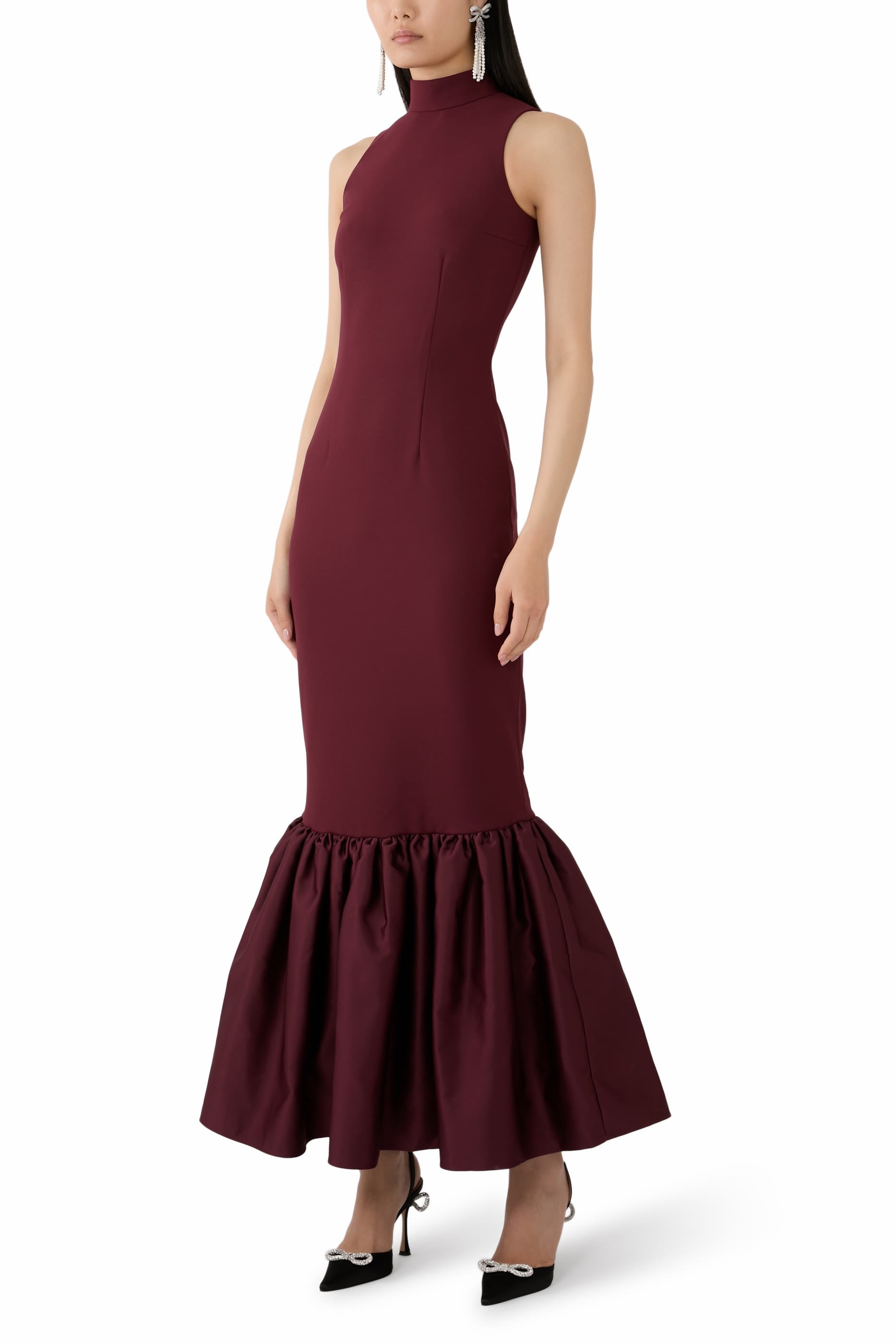 فستان طويل بقصة ضيقة