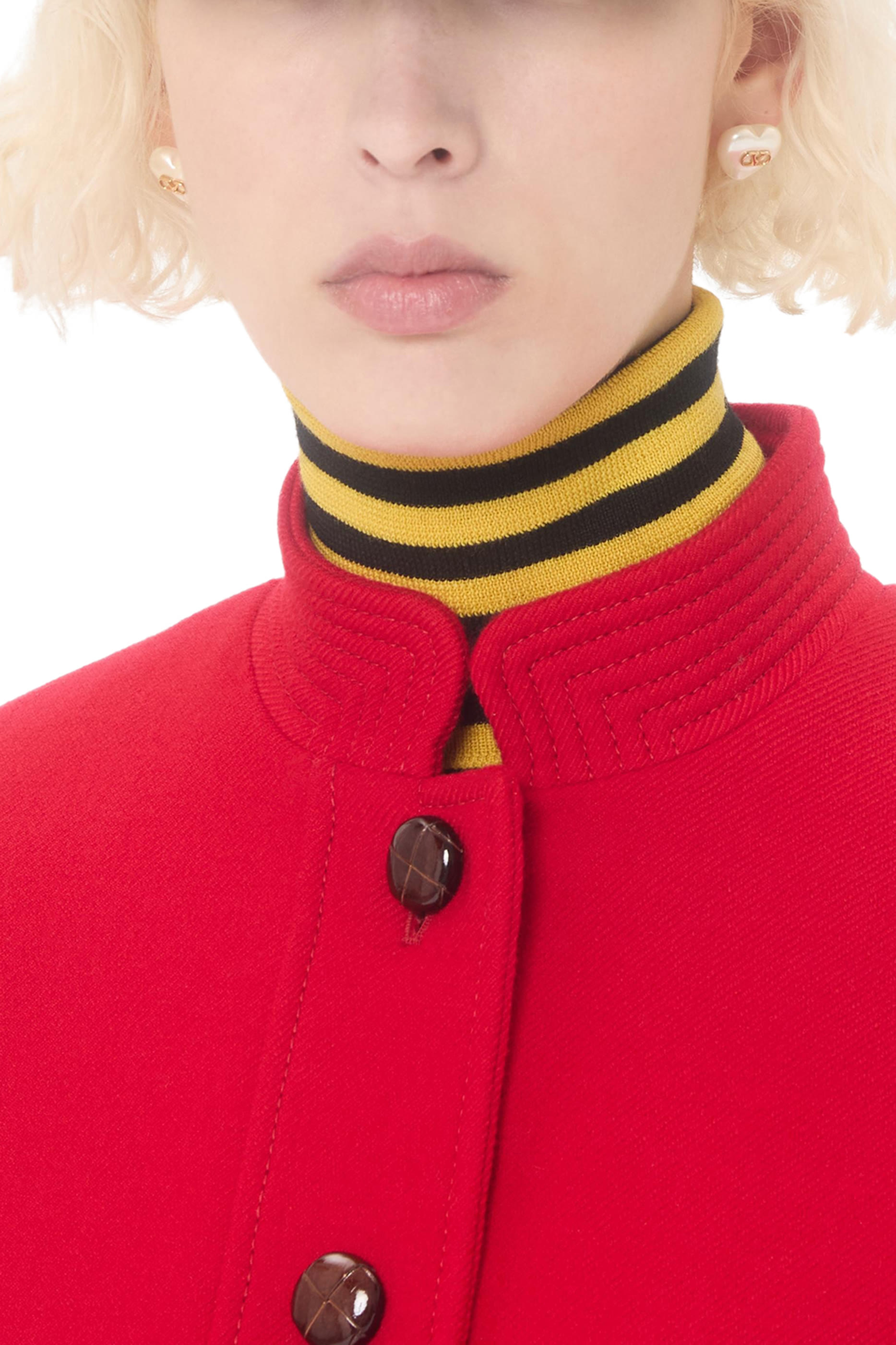 أقراط بحلي شعار الماركة ولؤلؤ، معدن