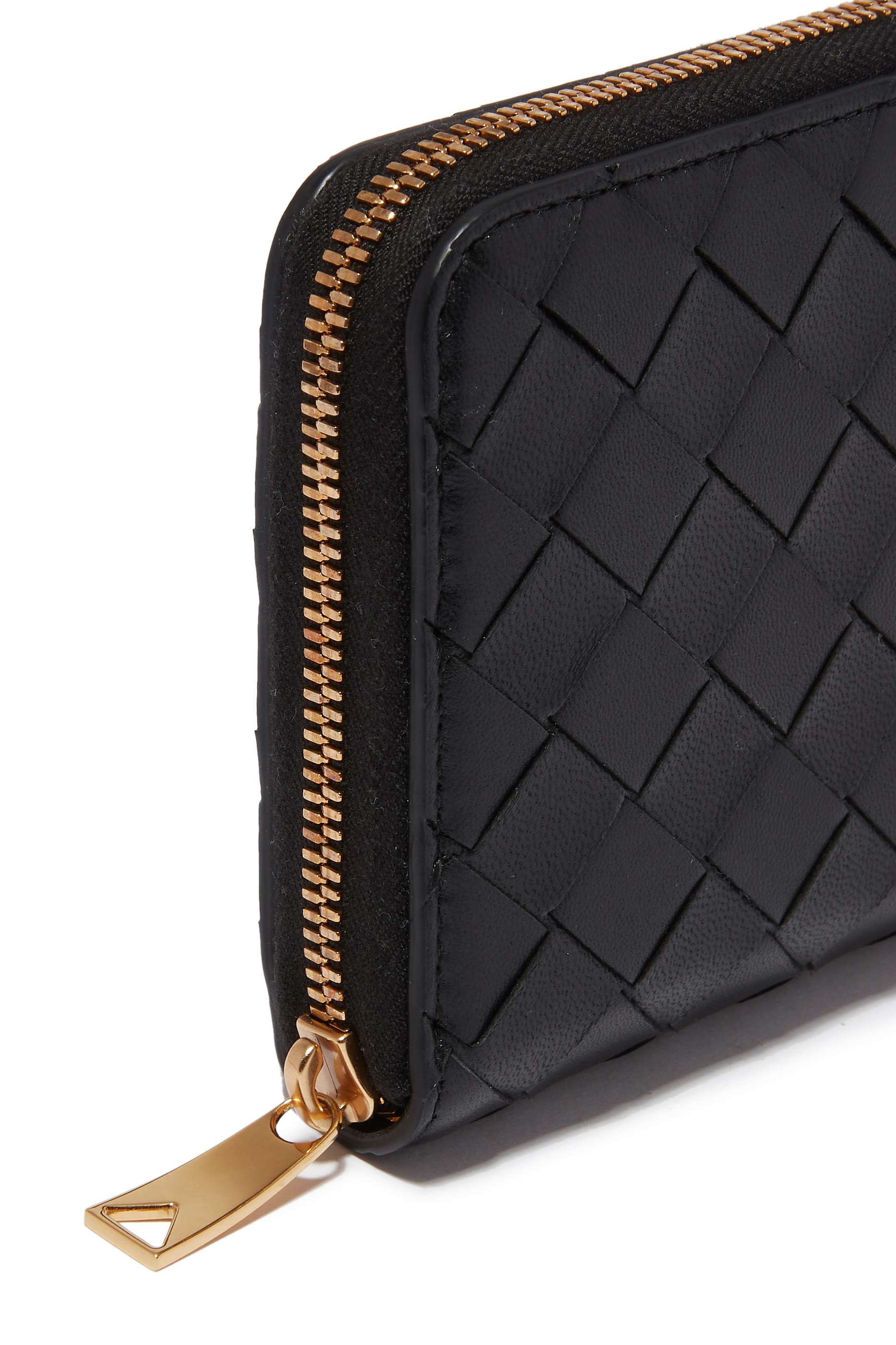 محفظة بسحاب محيط