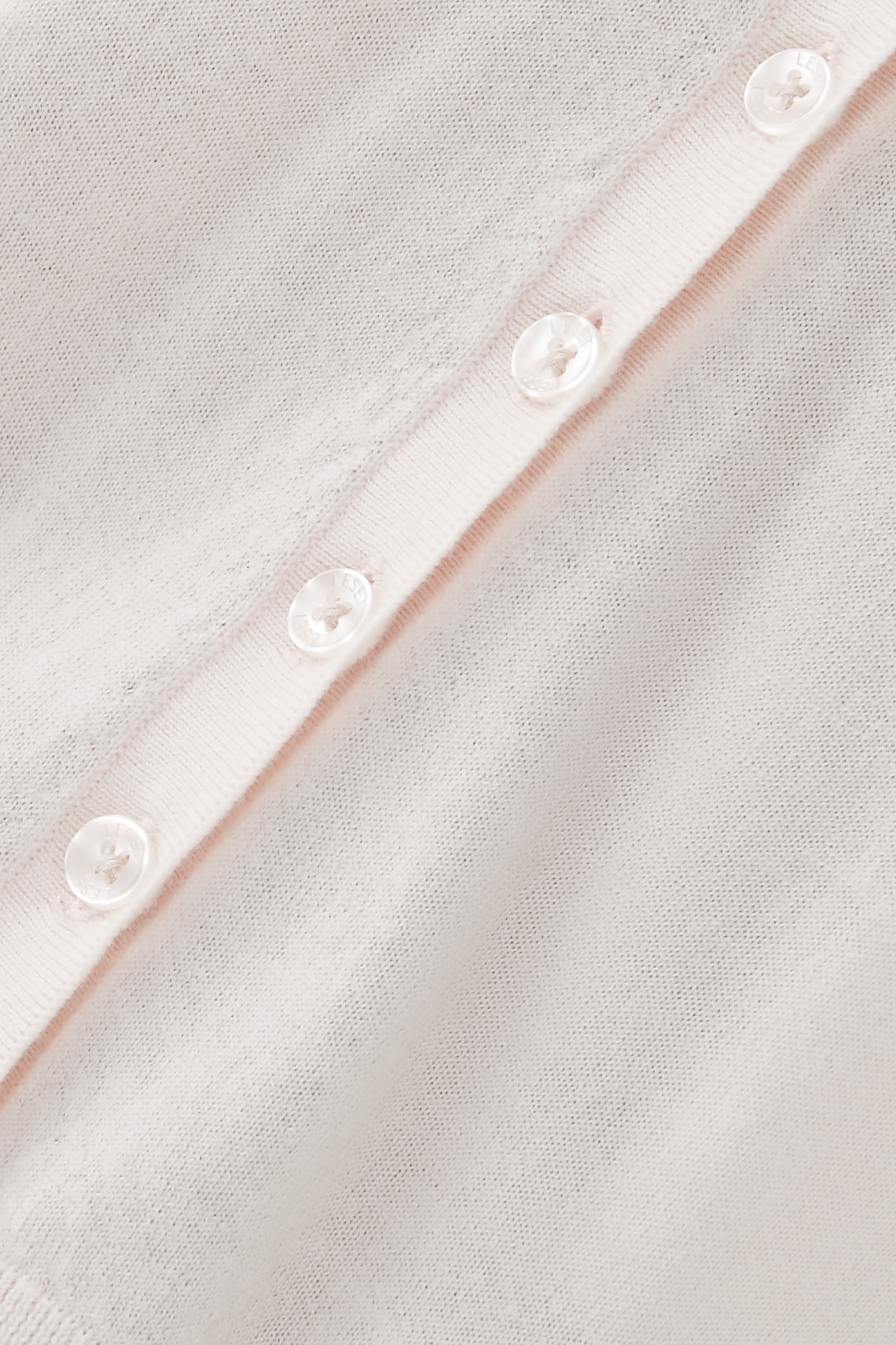 كارديجان جيمس بياقة ضيقة