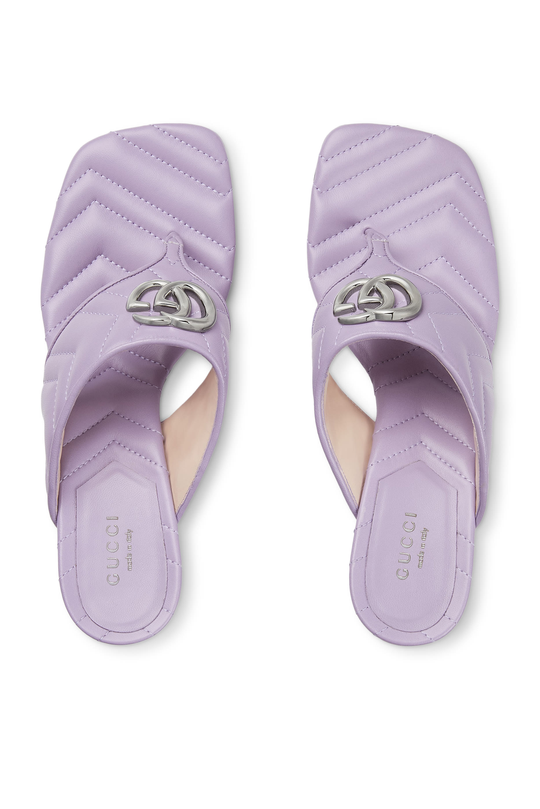 صندل 55 بتصميم ثونغ بشعار حرفي الماركة جلد