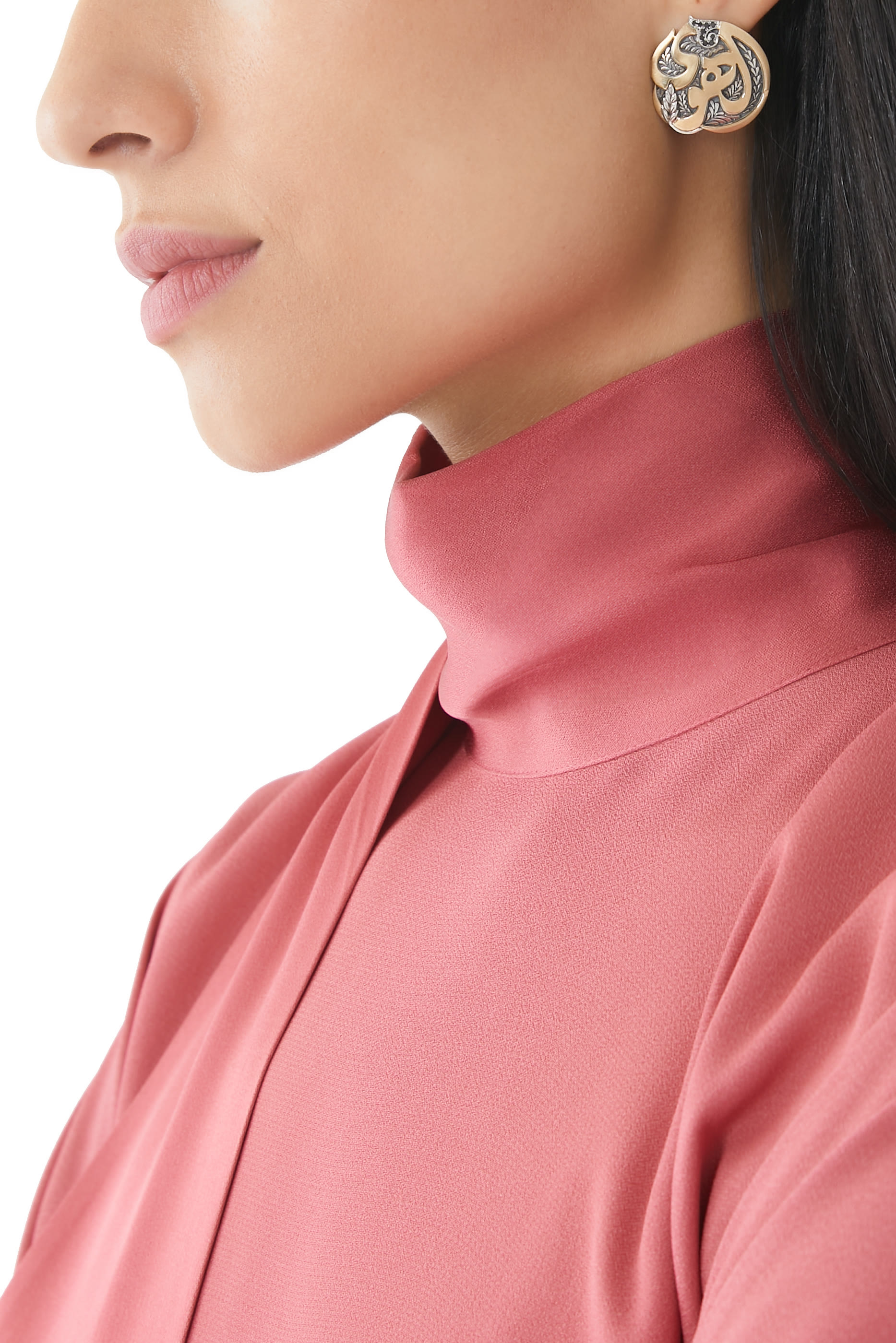 أقراط بتصميم دائري مزين بكلمة هوى وماس أسود ذهب أصفر عيار 18 وفضة إسترلينية