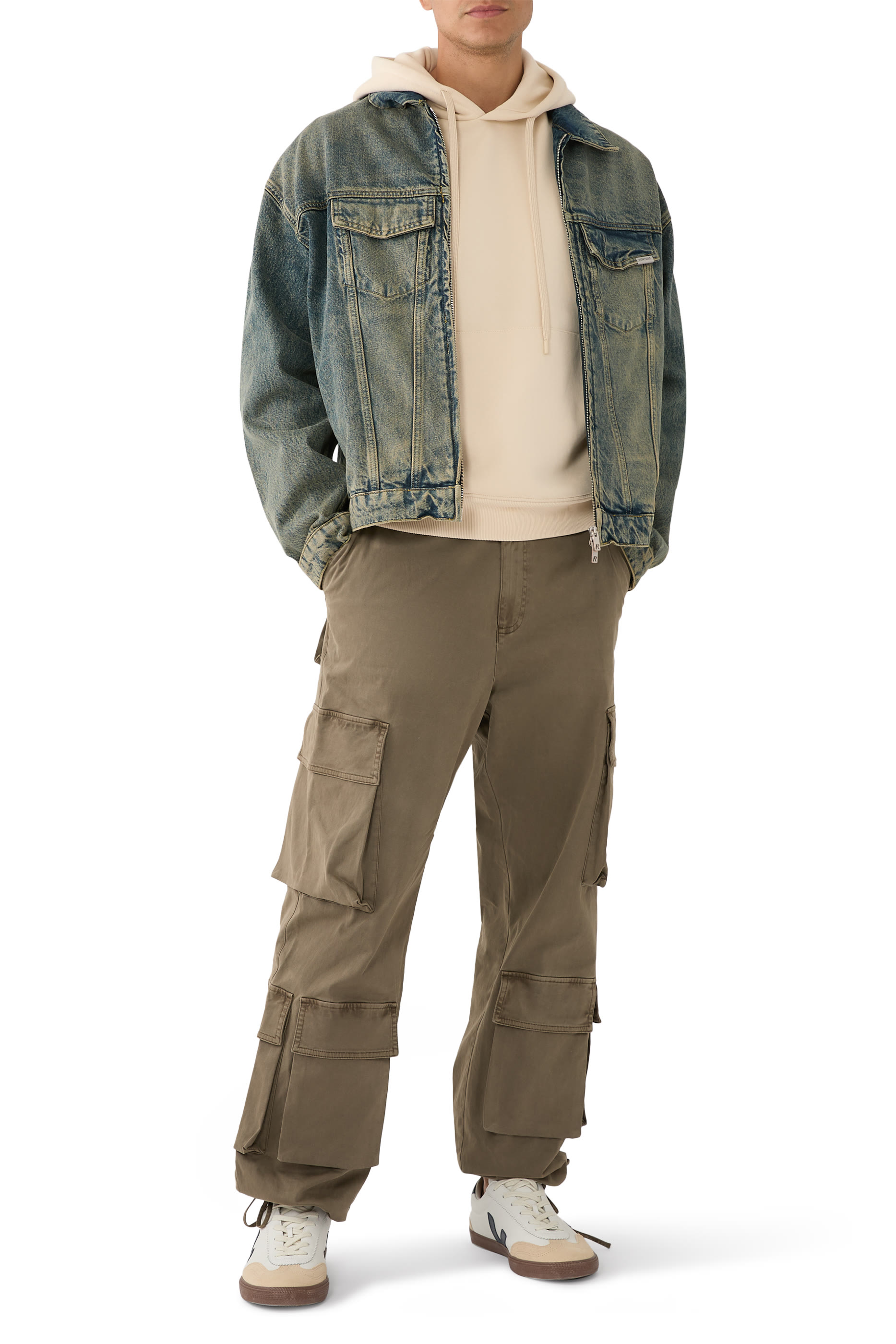 بنطال رياضي بقصة فضفاضة