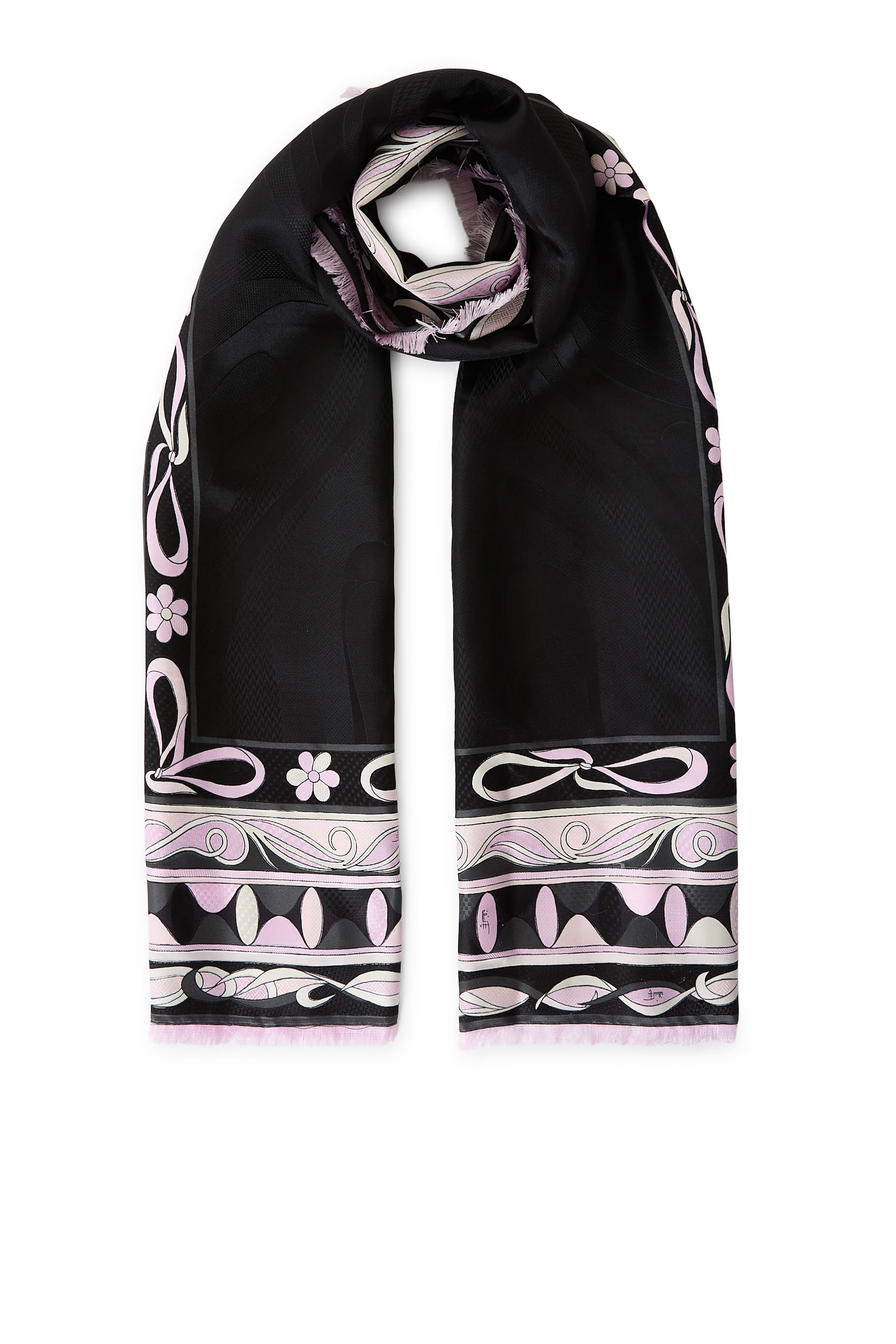 حجاب بشعار الماركة