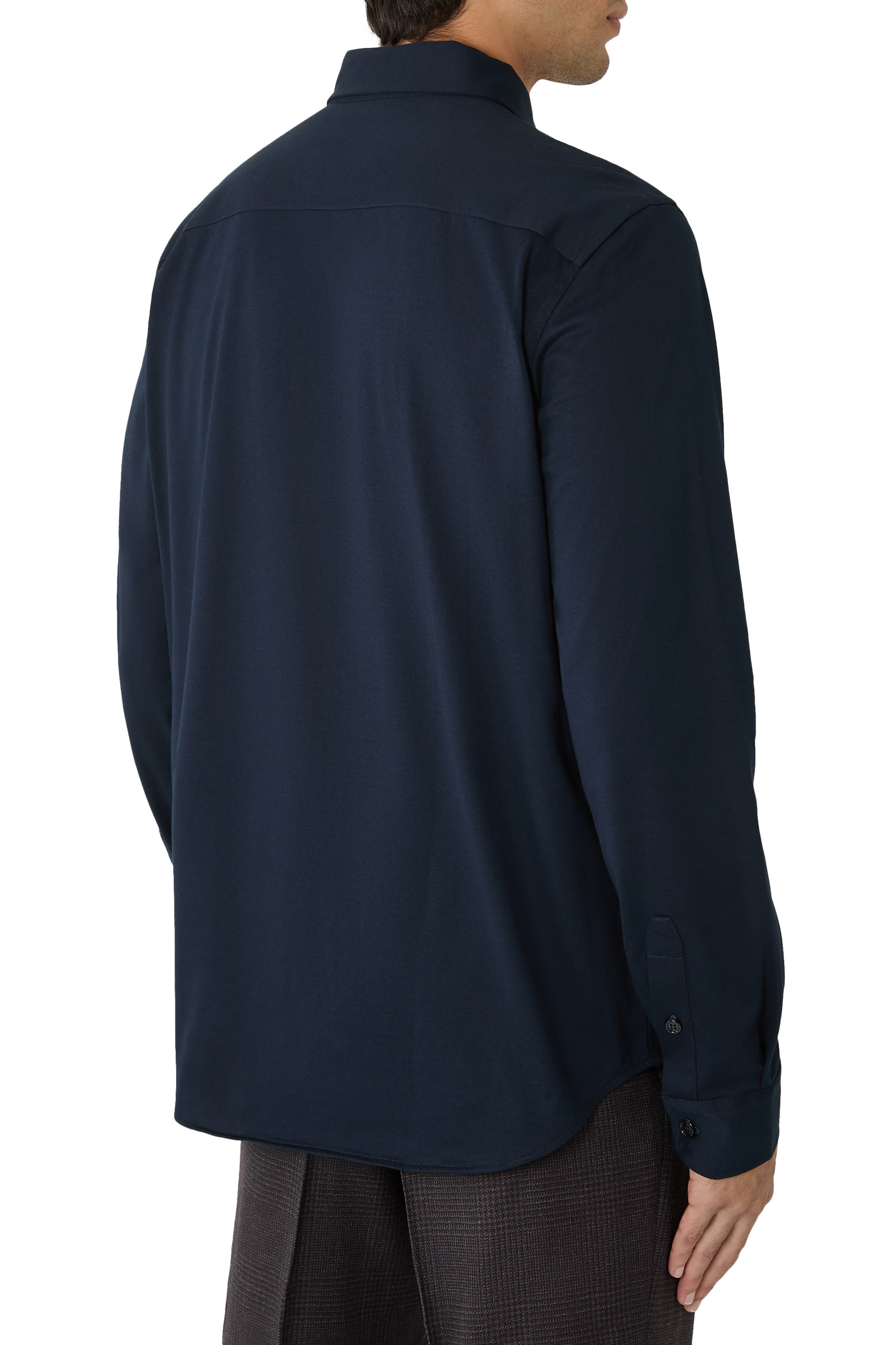 قميص بأكمام طويلة وأزرار