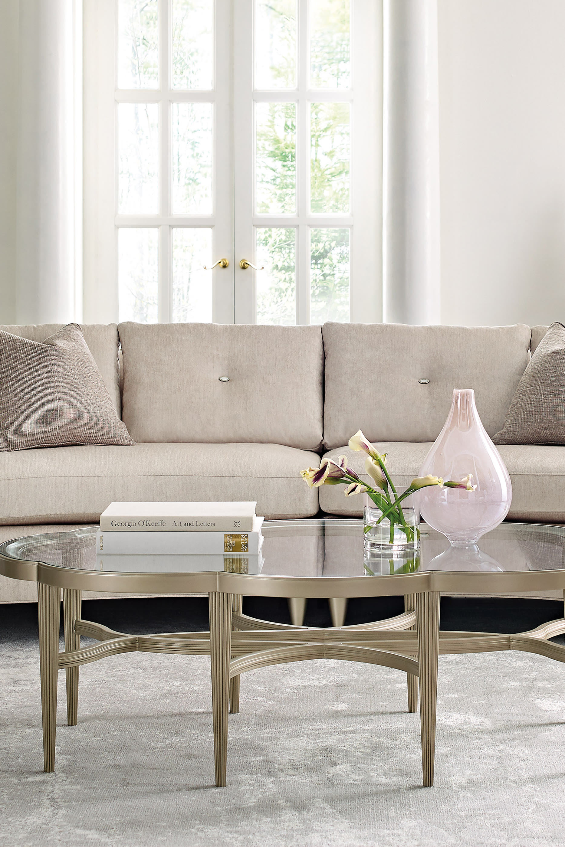 طاولة قهوة ليليان بتصميم بيضاوي