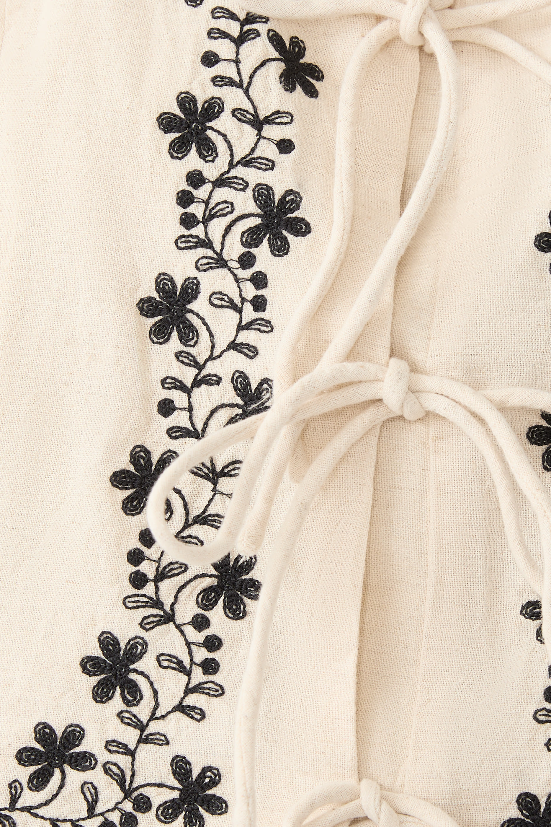 فيست بتطريز أزهار