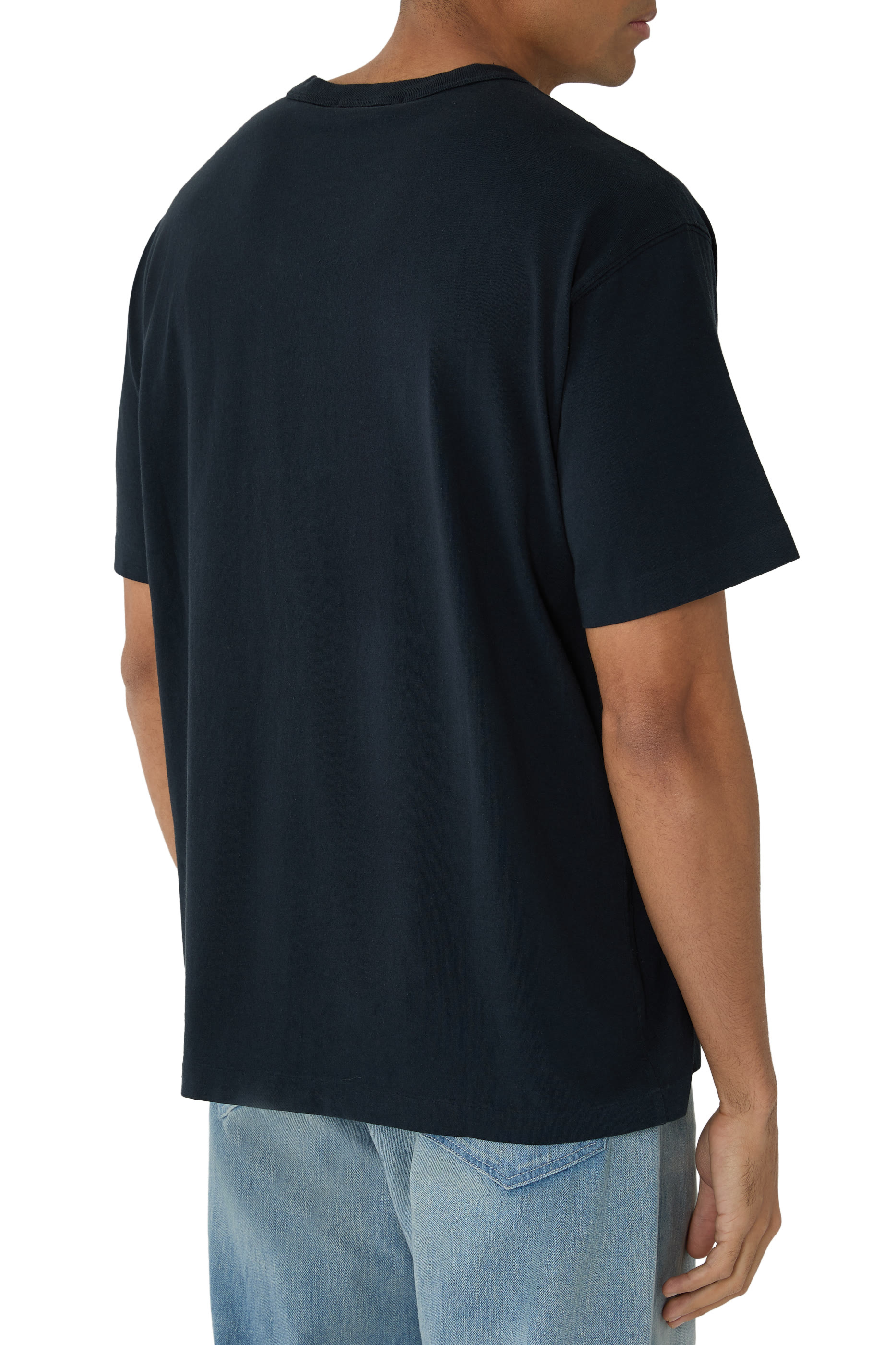 تيشيرت مطرز بشعار الماركة