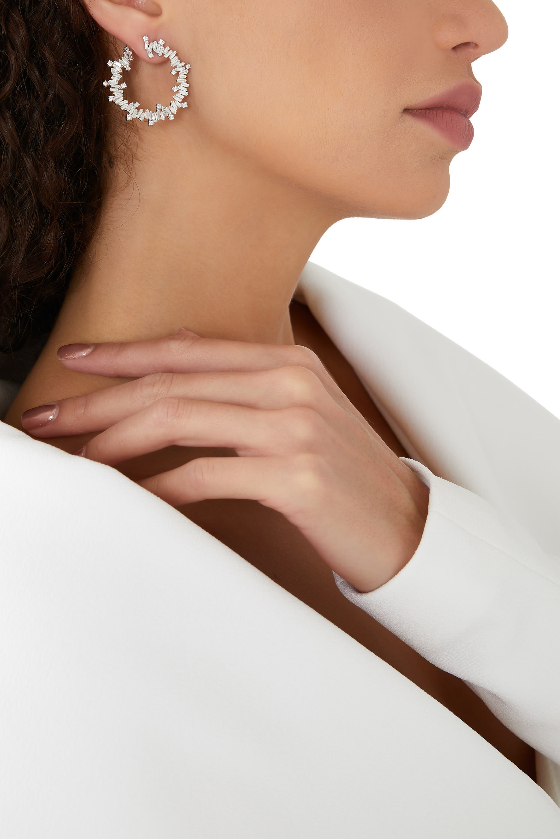 أقراط دائرية فايرورك سبايرل مرصعة بماسات مستطيلة، ذهب أبيض عيار 18