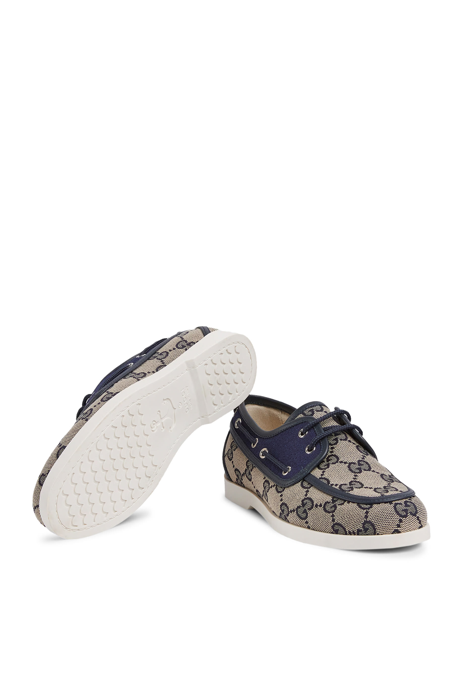 حذاء برباط وشعار الماركة للأطفال