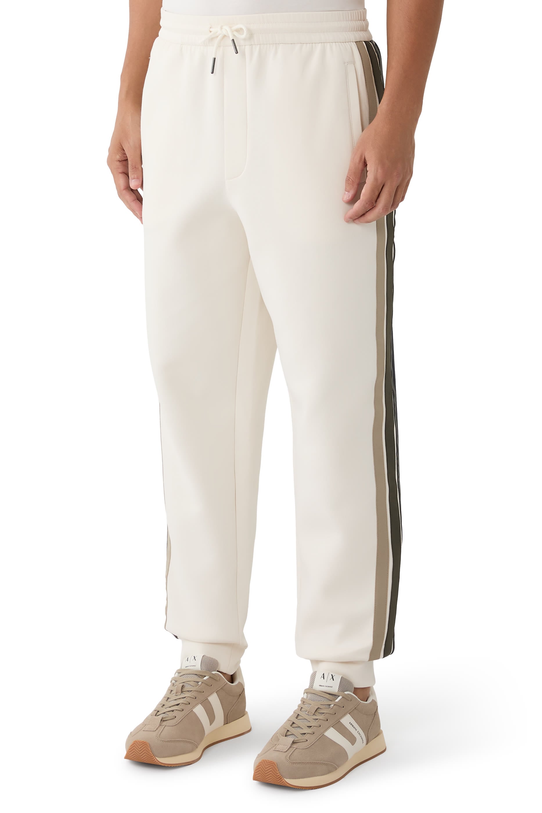 بنطال رياضي يحافظ على شكله