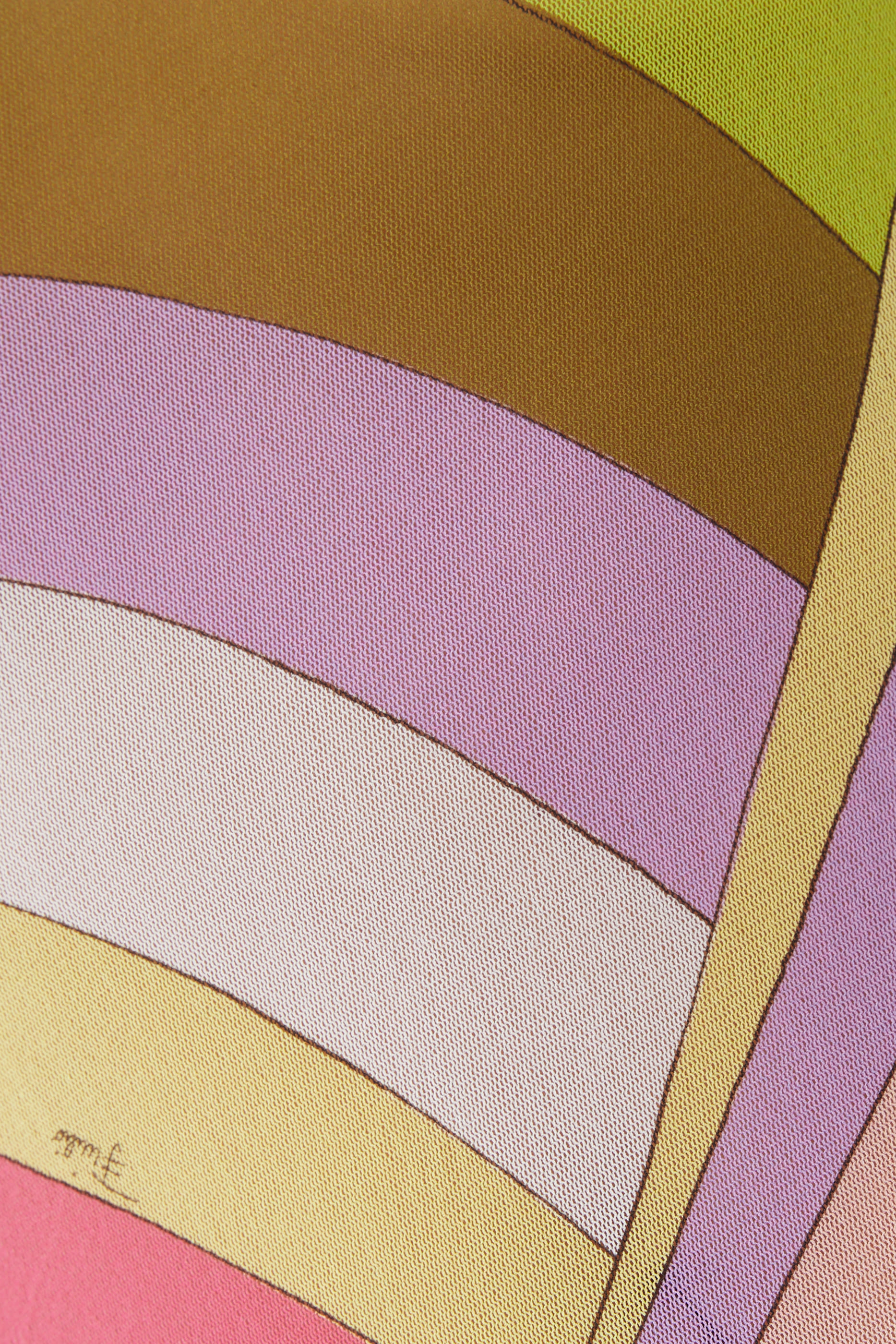 فستان طويل تول